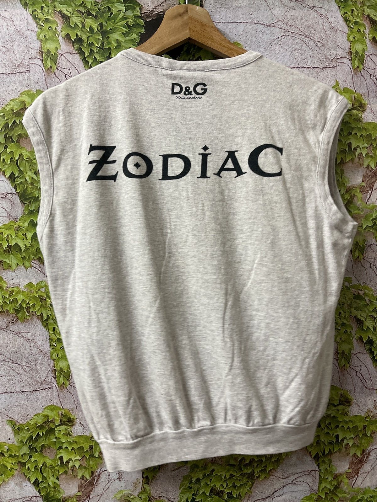 Arts & Science VINTAGE DOLCE & GABBANA ZODIAC SLEEVELESS VERY RARE Size US M / EU 48-50 / 2 - 3 Thumbnail