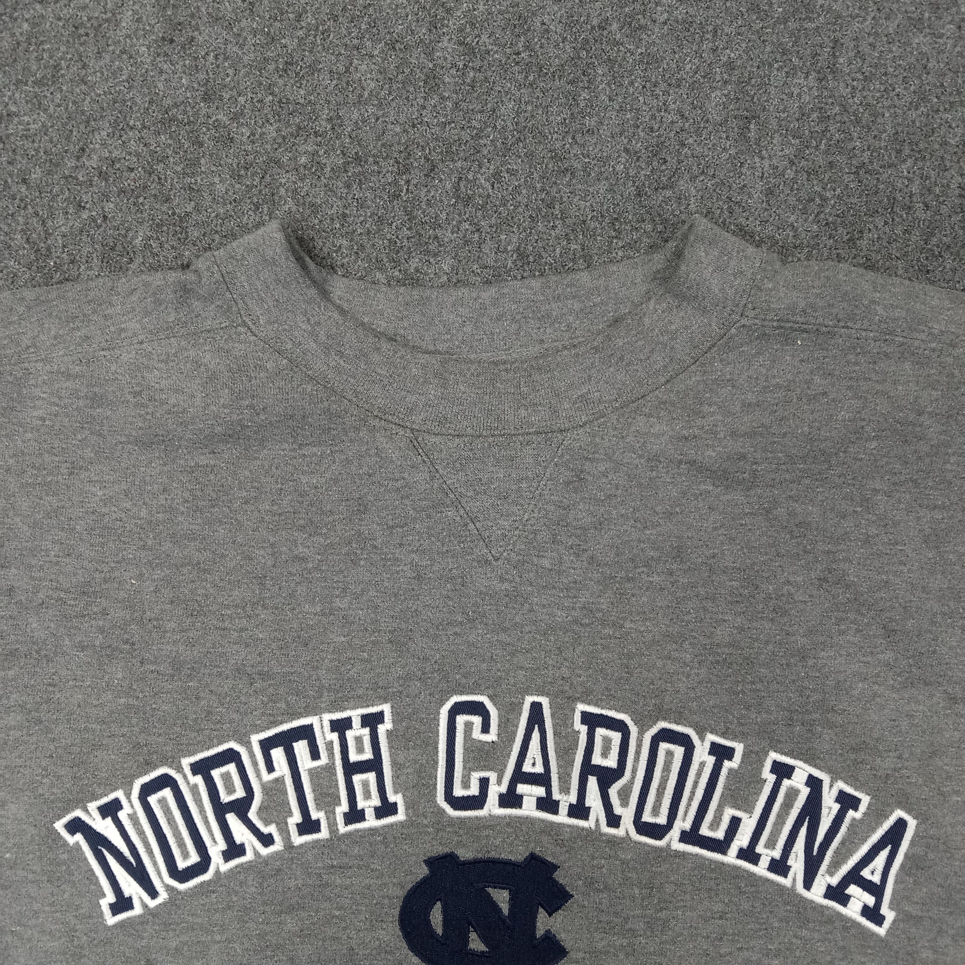 NFL North Carolina Tar Heels Football Team Sweatshirt C251N14 Size US L / EU 52-54 / 3 - 3 Thumbnail
