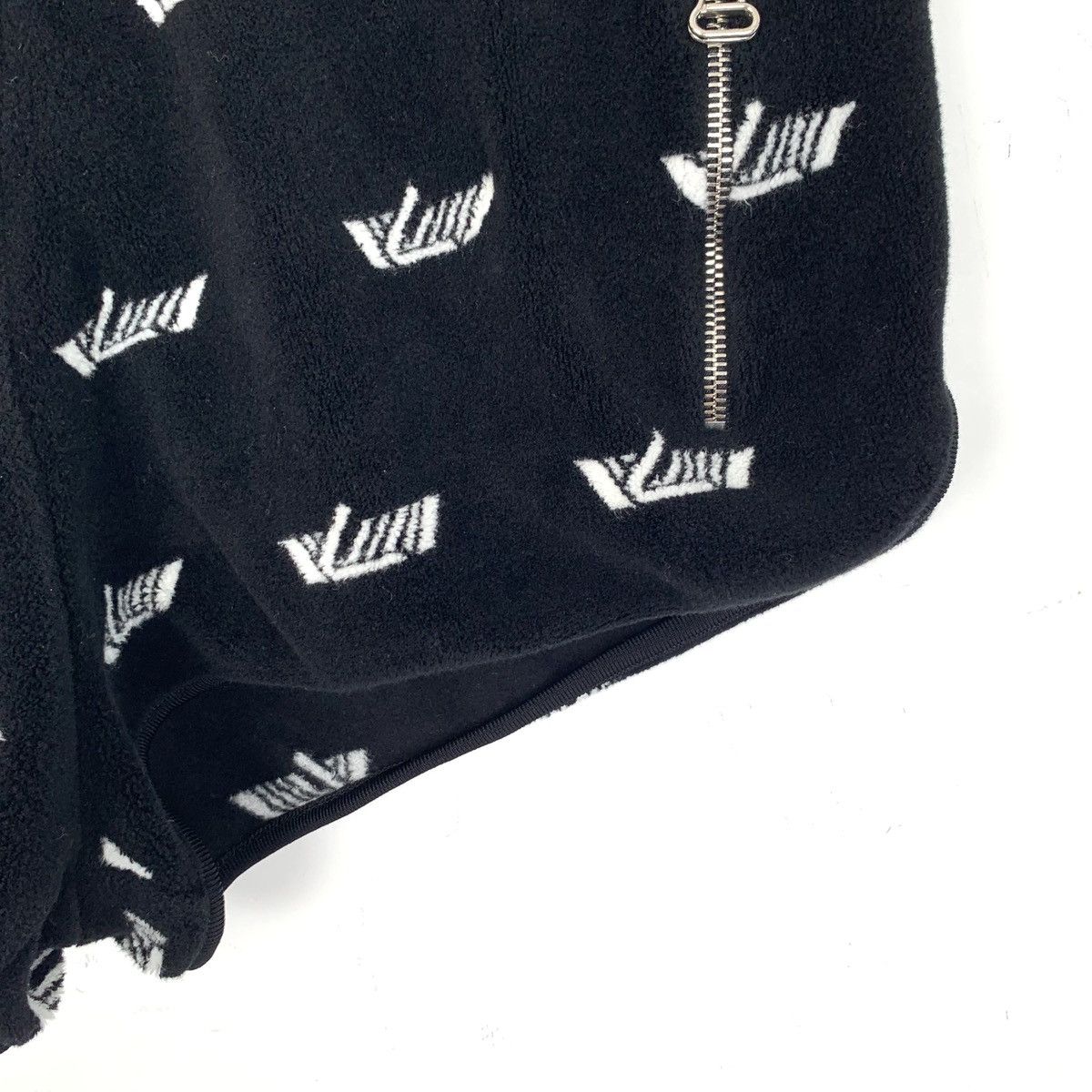 Louis Vuitton Louis Vuitton 22FW Black Logo Intarsia Casual Shorts K26WX Size 28" / US 6 / IT 42 - 4 Thumbnail