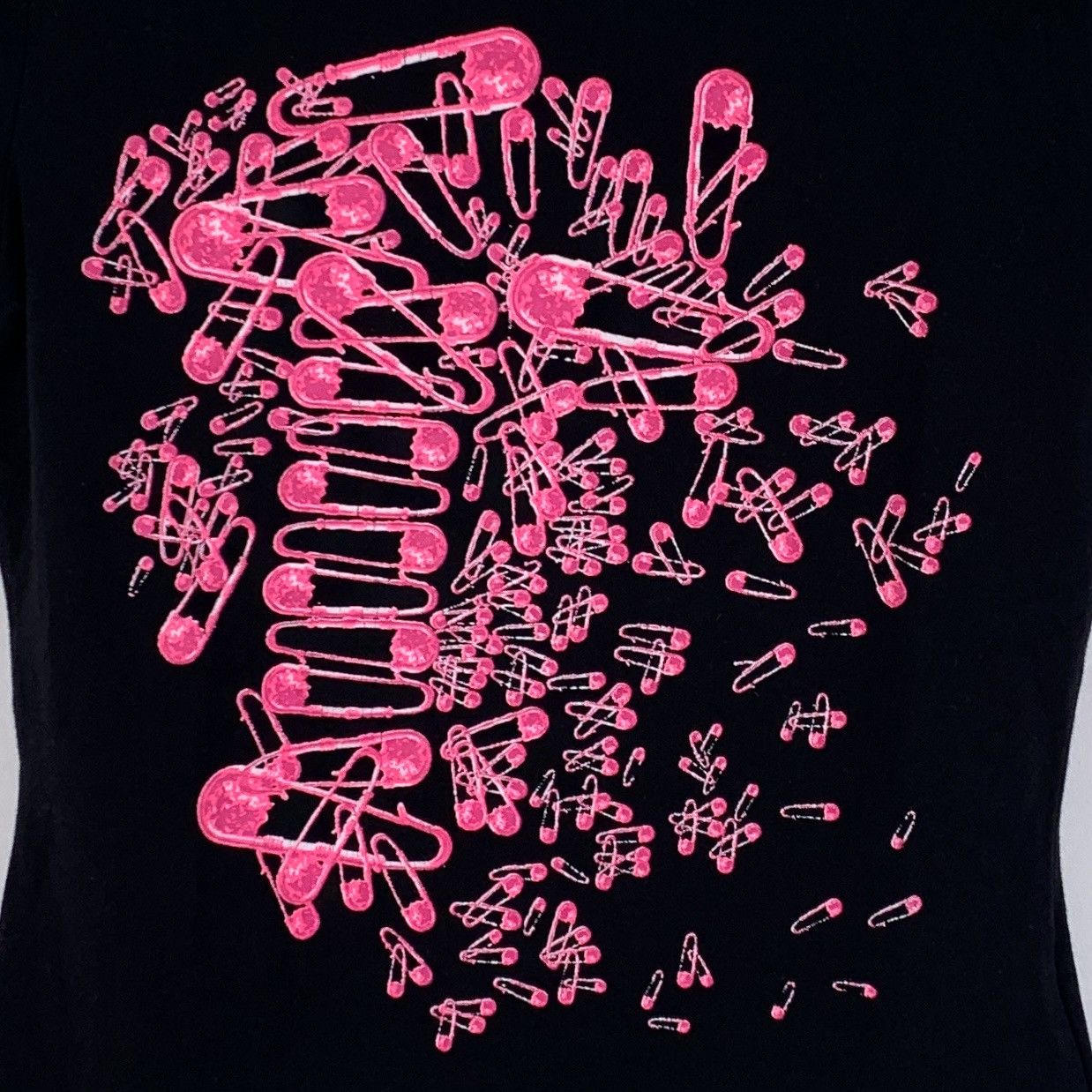 Versace Versace Black Safety Pin Print Short Sleeve T-Shirt K26WX Size XS / US 0-2 / IT 36-38 - 4 Thumbnail