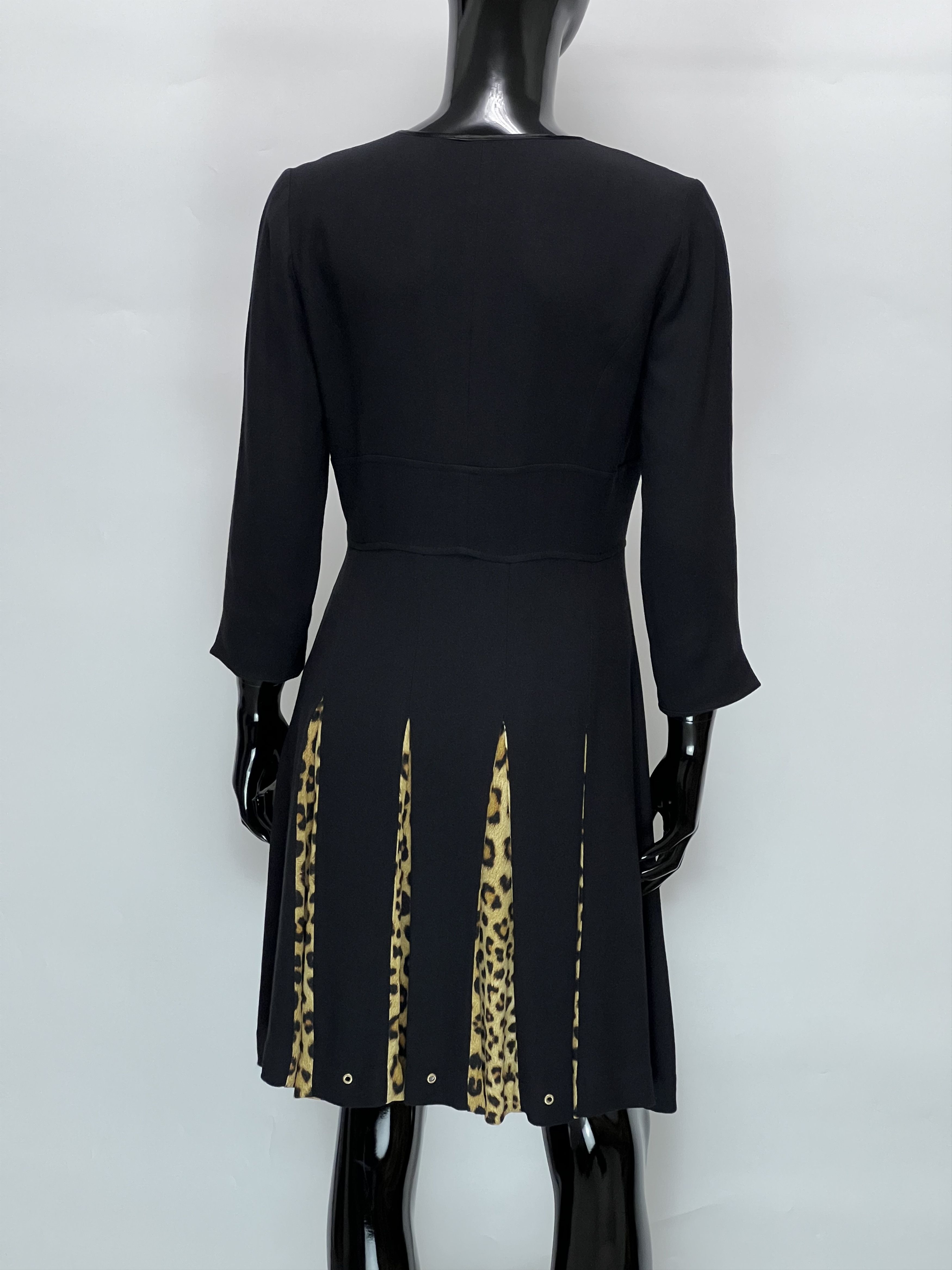 Cavalli Class Cavalli Class 3/4 Sleeve V-Neck Pleated Dress Leopard Print Size M / US 6-8 / IT 42-44 - 3 Thumbnail