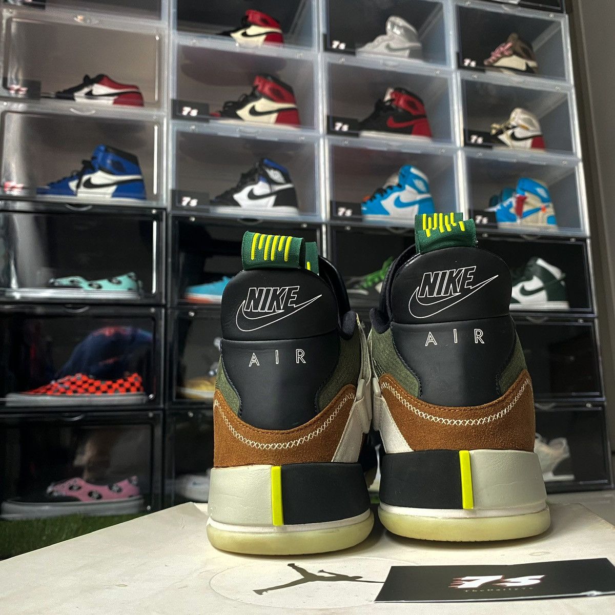 Jordan Brand × Travis Scott Nike Air Jordan × Travis Scott AJ33 UK8.5 Us9.5 Size US 9.5 / EU 42-43 - 3 Thumbnail