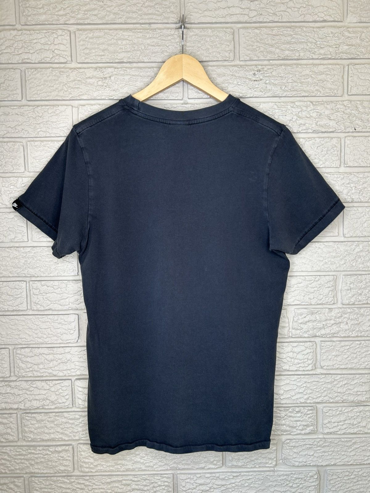 Nike Vintage Nike Berlin Germany Drip T Shirt Size US M / EU 48-50 / 2 - 7 Thumbnail