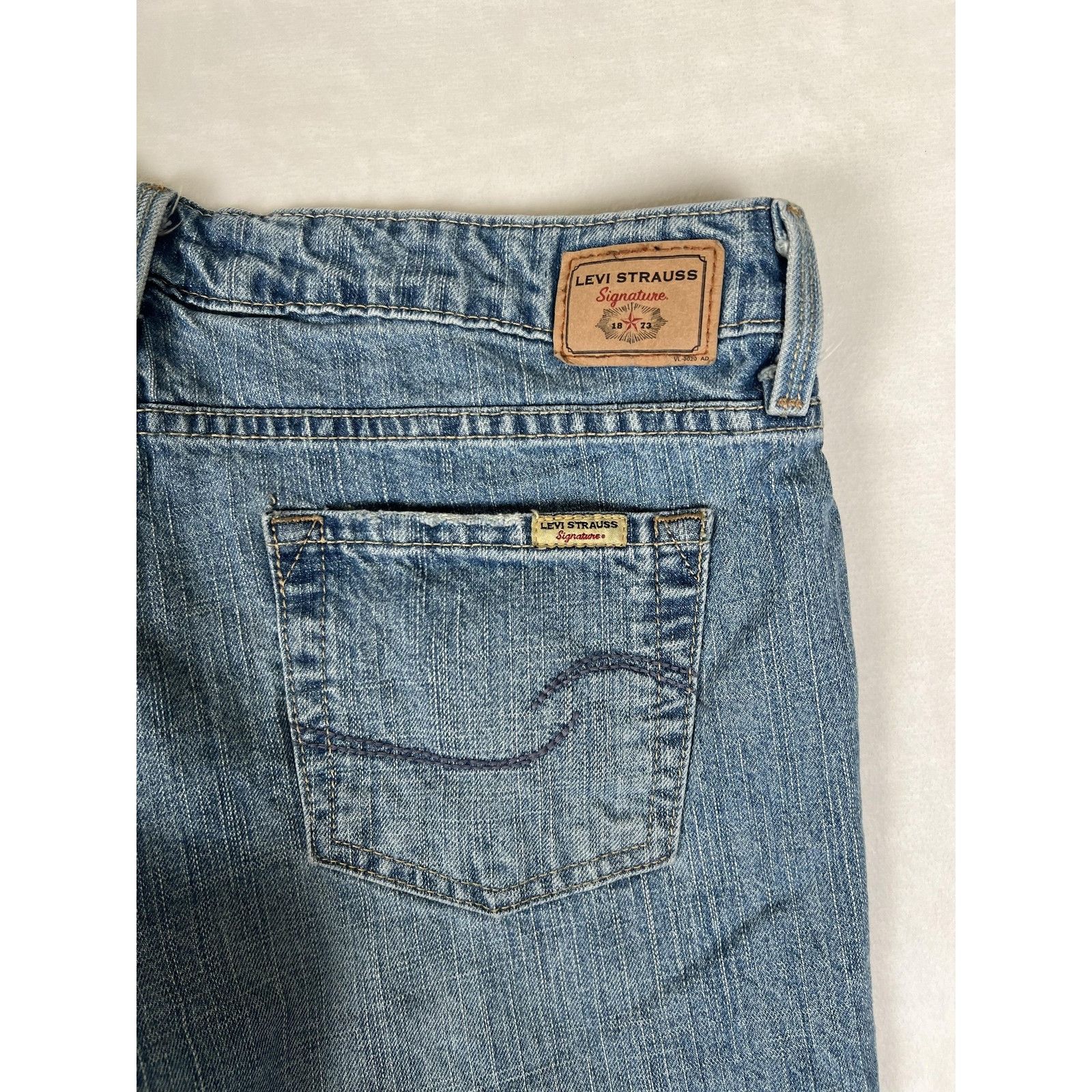 Levi's Levi Strauss Signature Jeans Women's 32x30 Low Slim Bootcut Size 32" / US 10 / IT 46 - 7 Thumbnail