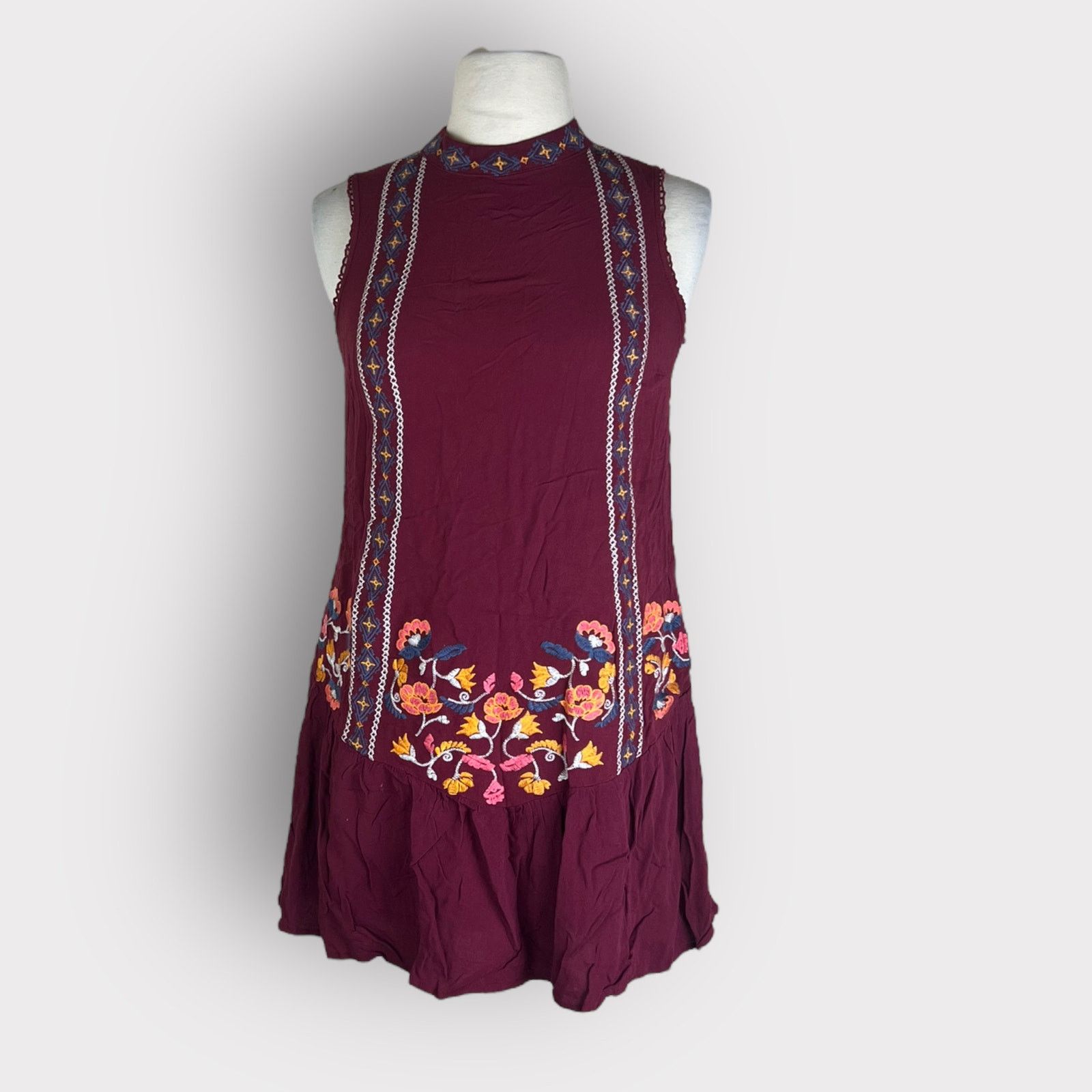 Target Basics XHILARATION | Embroidered Floral Maroon Drop Hem Dress Size S / US 4 / IT 40 - 3 Thumbnail