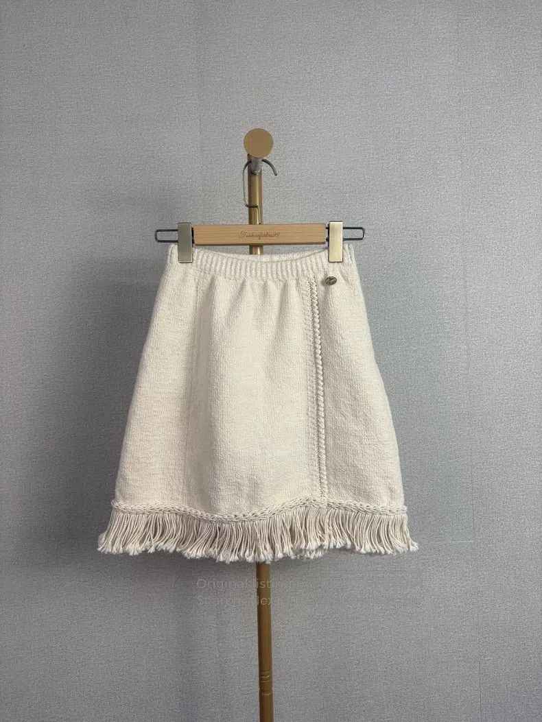 Chanel Chanel Greek white tassel skirt Size 24" / US 00 / IT 34 - 1 Thumbnail