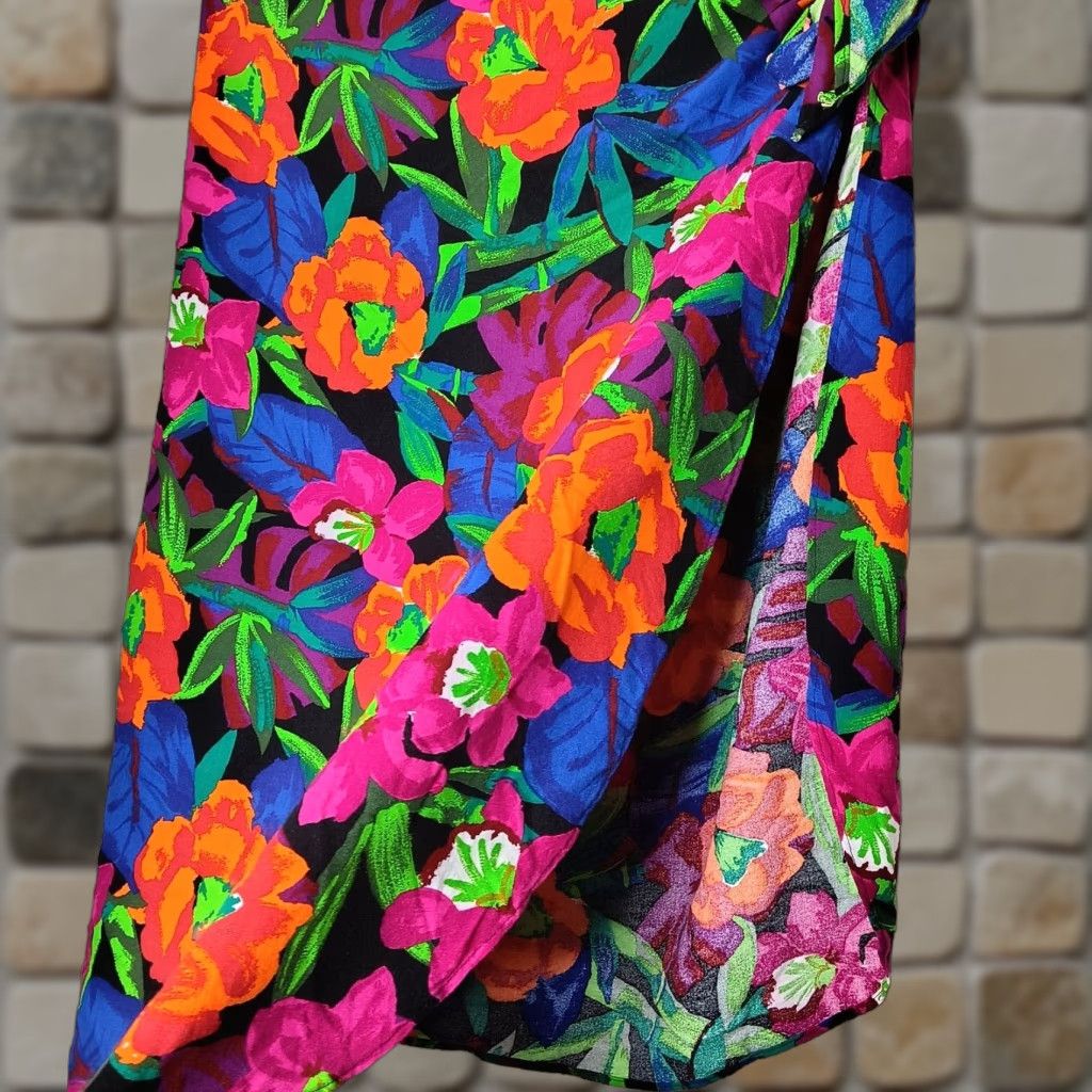 Vintage VINTAGE Pacific Connections Wrap Skirt One Size Women Knee-Midi Floral Rayon Challis Sarong Beach 90s Style Mens/Womens? Size 42" / US 20 - 1 Thumbnail