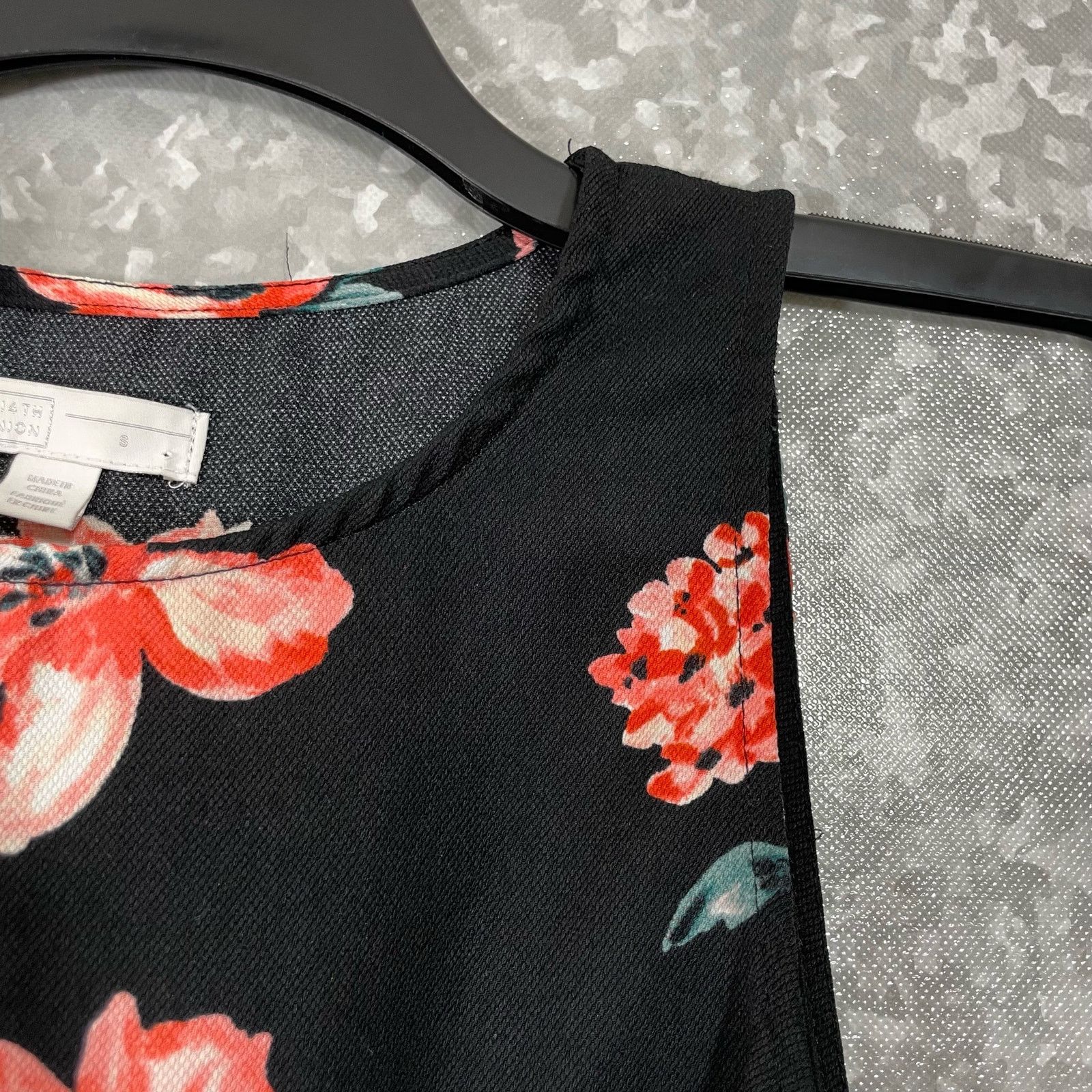 14th & Union 14th & Union Black & Pink Floral Sleeveless Blouse - Size 8 Size M / US 6-8 / IT 42-44 - 2 Thumbnail