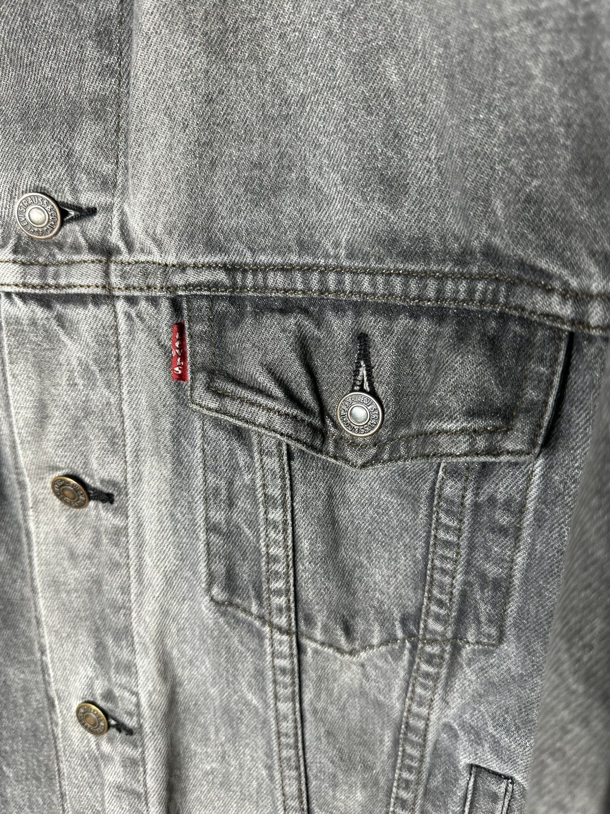 Levi's Vintage Levi’s Grey Distressed Washed Trucker Denim Jacket Size US L / EU 52-54 / 3 - 3 Thumbnail