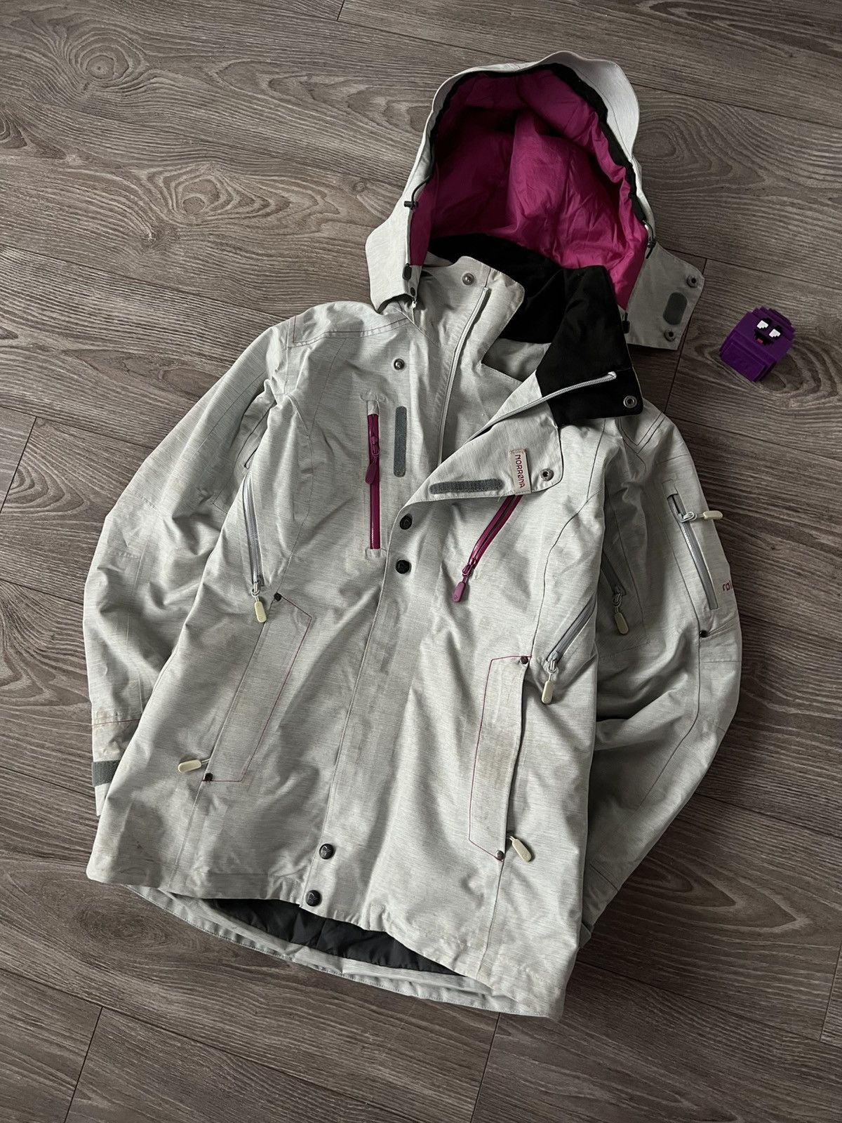 Norrona Norrona Gore-Tex Roldal Rare Gorpcore Insulated Pro Jacket Size S / US 4 / IT 40 - 4 Thumbnail