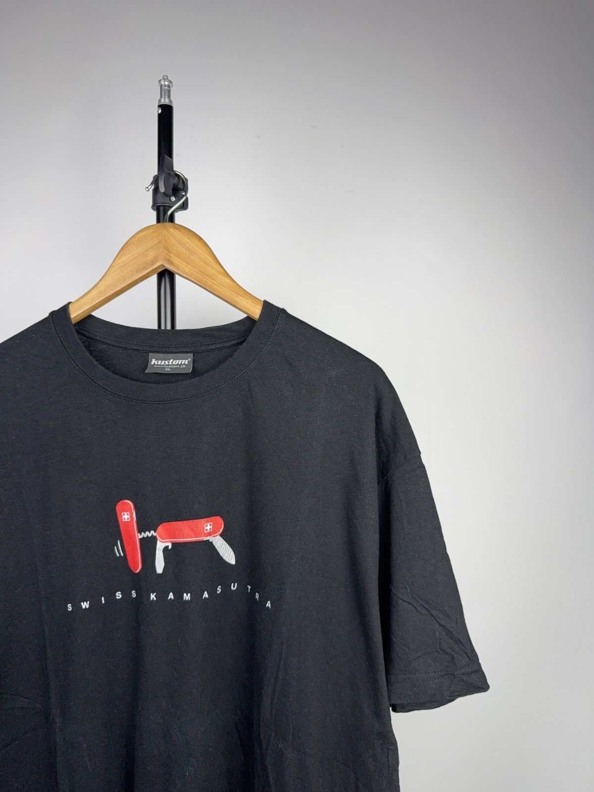 Vintage 00s Swiss Kamasutra Funny Humour Graphic Tee Y2K Rare Print Size US XL / EU 56 / 4 - 3 Thumbnail