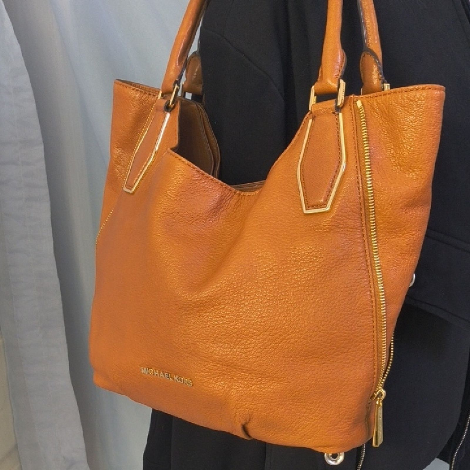 Michael Kors Michael Kors Brown Leather Handbag Size ONE SIZE - 3 Thumbnail