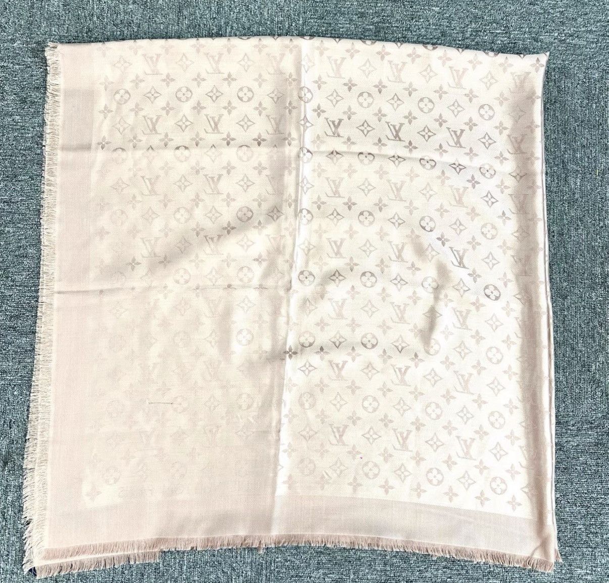 Louis Vuitton Louis Vuitton Reversible Wool & Silk Scarf Shawl K12 Size ONE SIZE - 1 Thumbnail