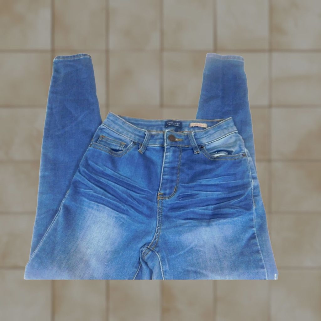 Vintage Angel Kiss Jeans Womens 1 ankle skinny blue denim Zip Pockets 26in Inseam Regular Rise Mid 8.5-10.5in Cotton Blend Denim Size 25" / US 0 / IT 36 - 1 Thumbnail