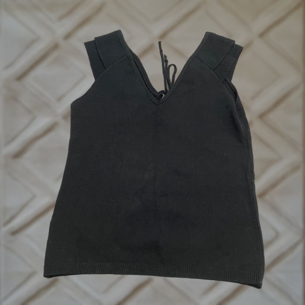 Etro VINTAGE Retro Tank Top Juniors L Black V-Neck Sleeveless Casual NWT Knitted Shirt Women, 90s, Classic, Retro, Designer Size L / US 10 / IT 46 - 1 Thumbnail