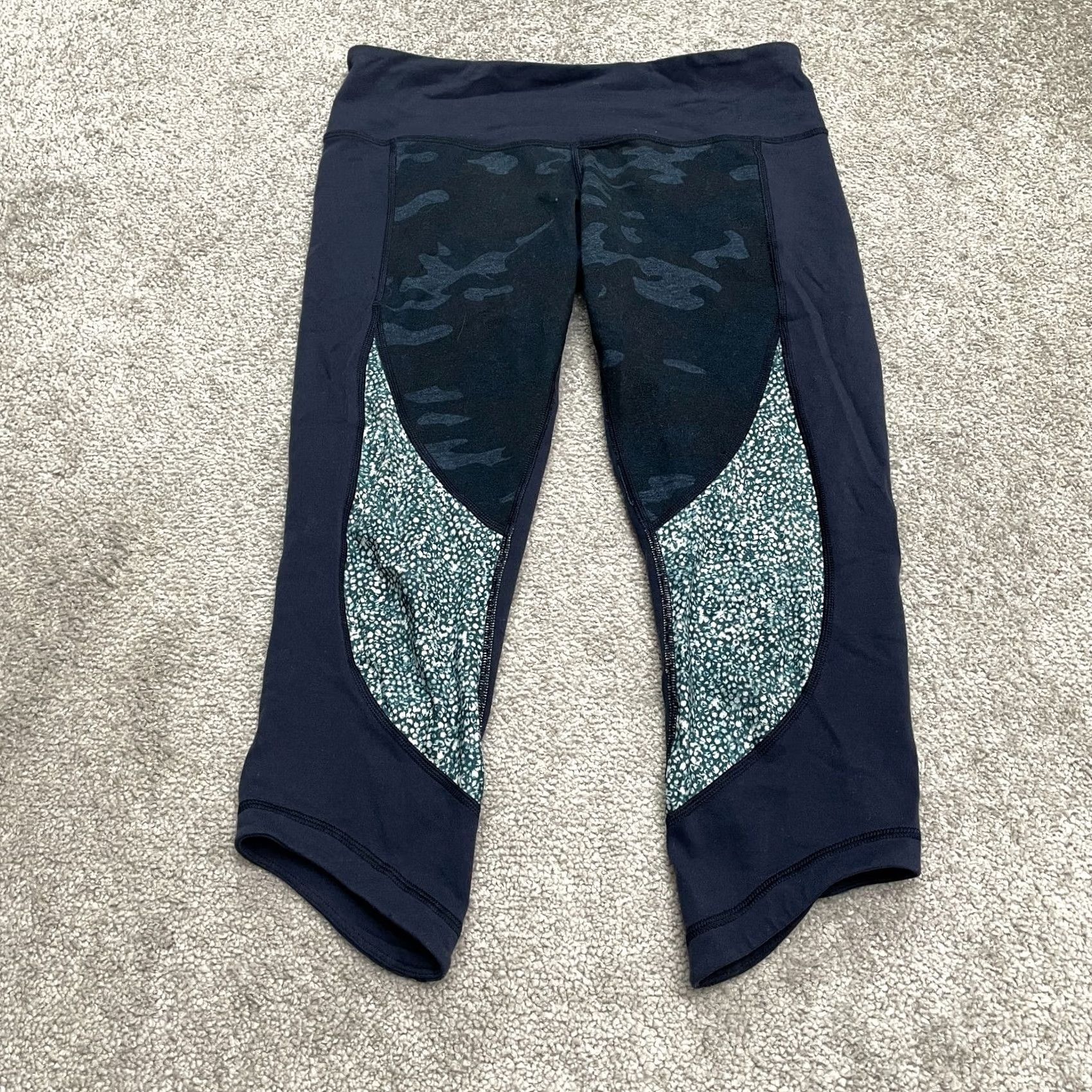 Lululemon VINTAGE Lululemon Camo Cropped Leggings Womens 8 Blue Camouflage Active Athletic 28x21 Size 30" / US 8 / IT 44 - 2 Thumbnail