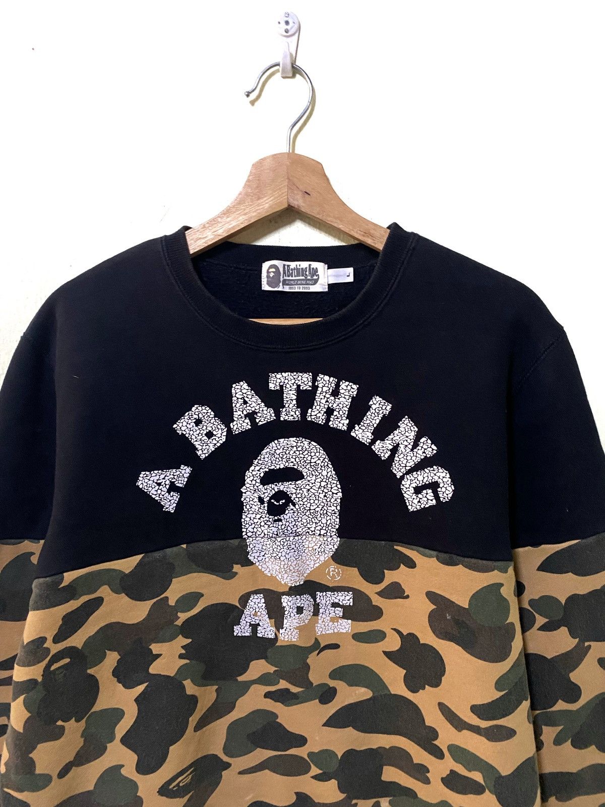 Bape BAPE 1st Camo Half Crewneck Sweatshirt Size US L / EU 52-54 / 3 - 2 Thumbnail