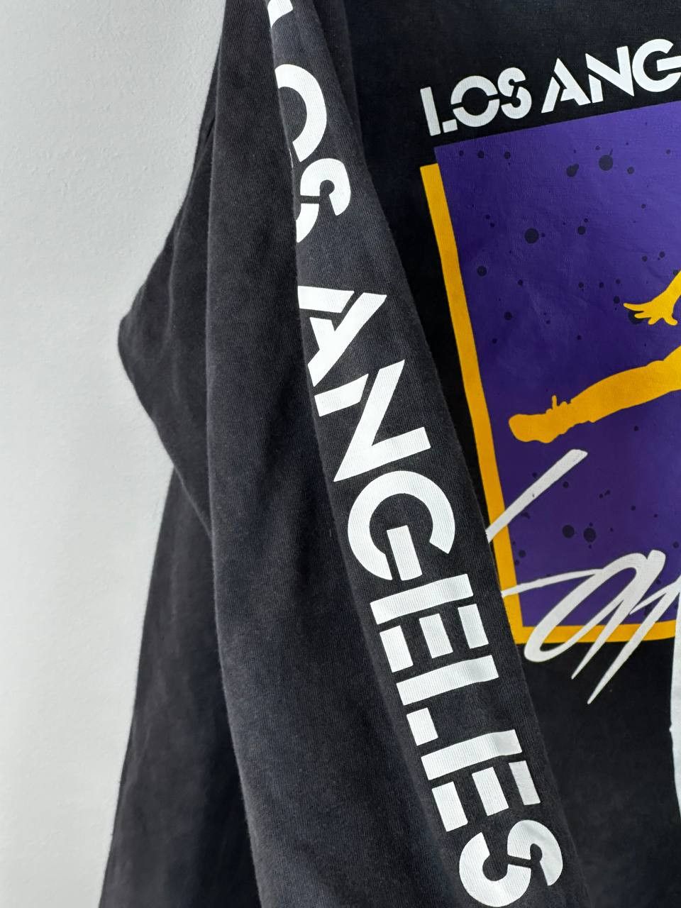 Nike Rare Nike Air Jordan Los Angeles Lakers Long Sleeve T Shirt Size US M / EU 48-50 / 2 - 6 Thumbnail