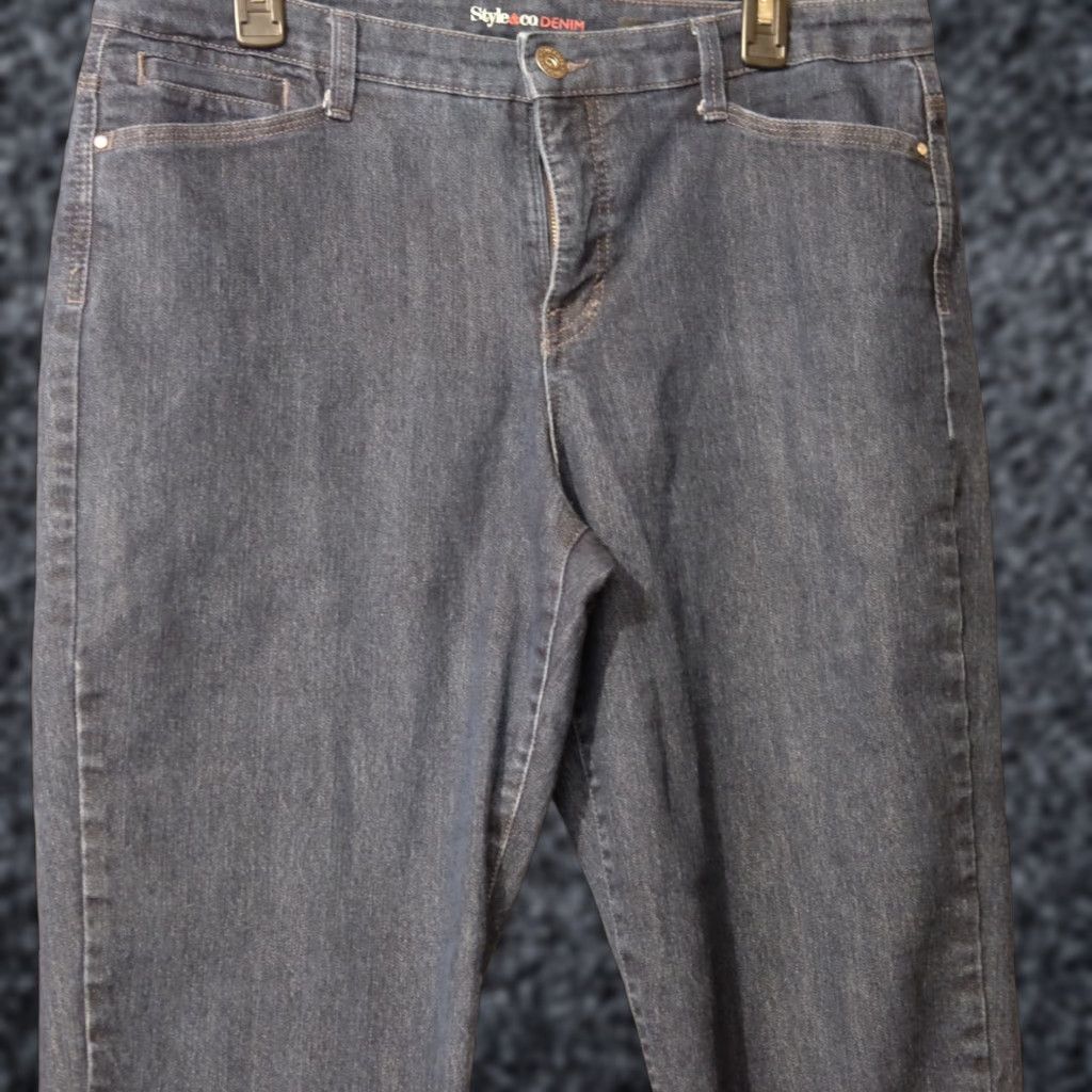 Vintage Style&co. Denim Capri Embellished Cuff Dark Wash Women’s 14 Capri Jeans 5-Pocket Blue Cotton/Polyester/Spandex Reg Womens Size ONE SIZE - 1 Thumbnail