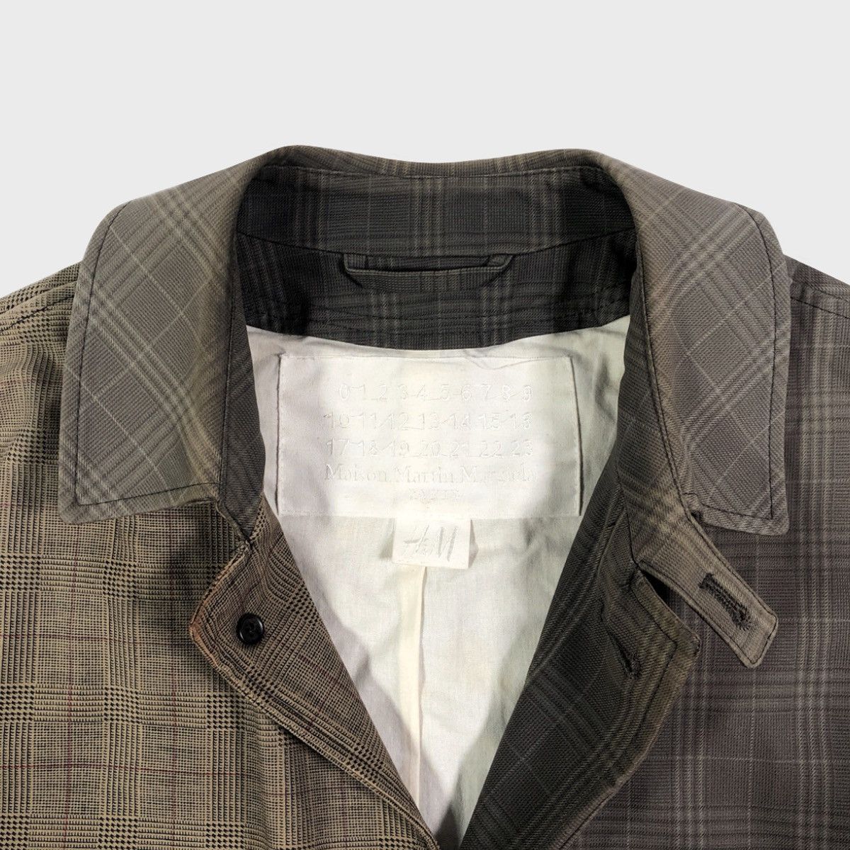 H&M × Maison Margiela × Vintage RARE 2012 vintage Margiela x H&M waxed longcoat / mackintosh Size US M / EU 48-50 / 2 - 3 Thumbnail