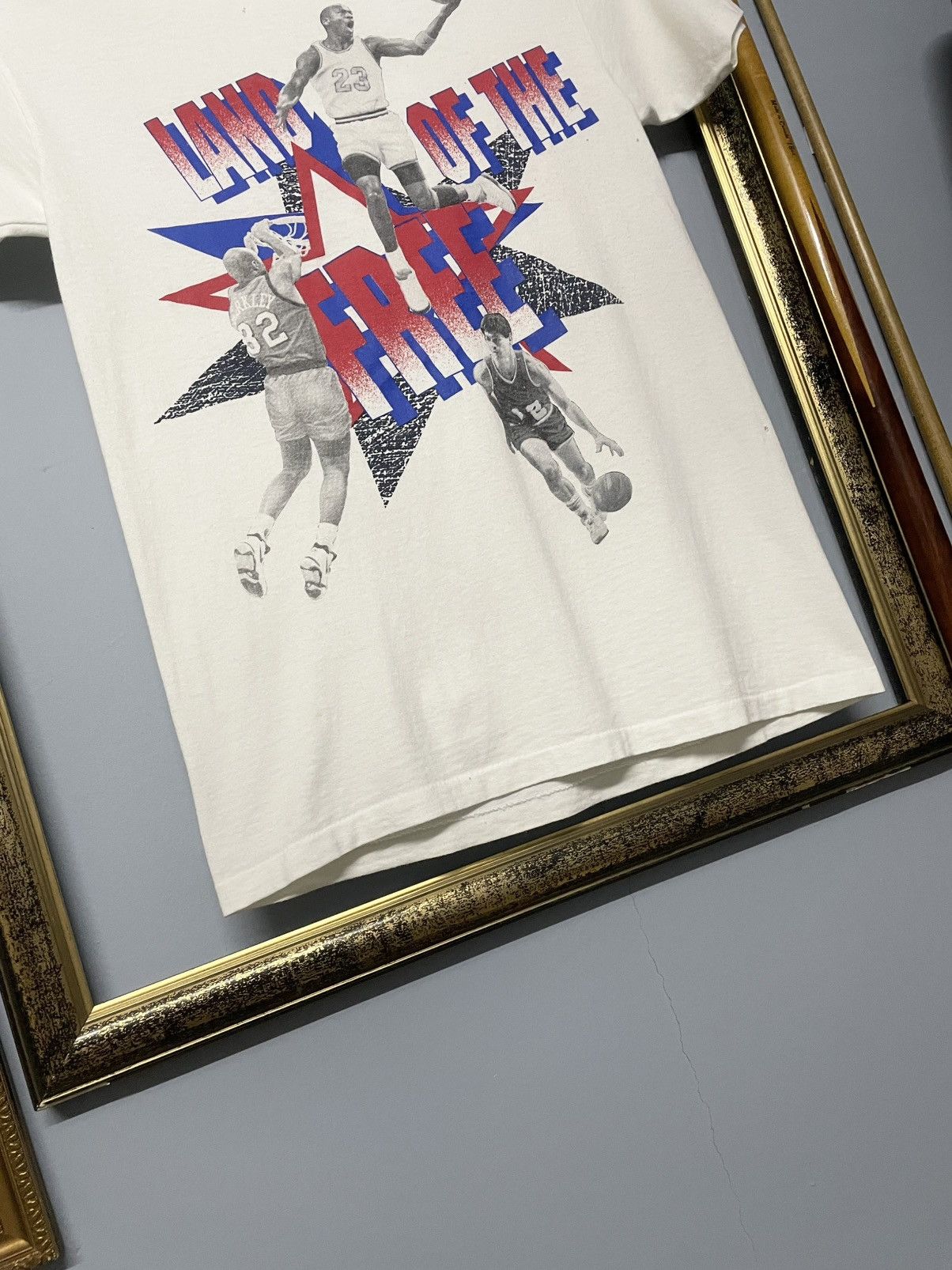 Nike Vintage 90s Designer Nike Land Of The Free Nba Og Tshirt Size US M / EU 48-50 / 2 - 5 Thumbnail