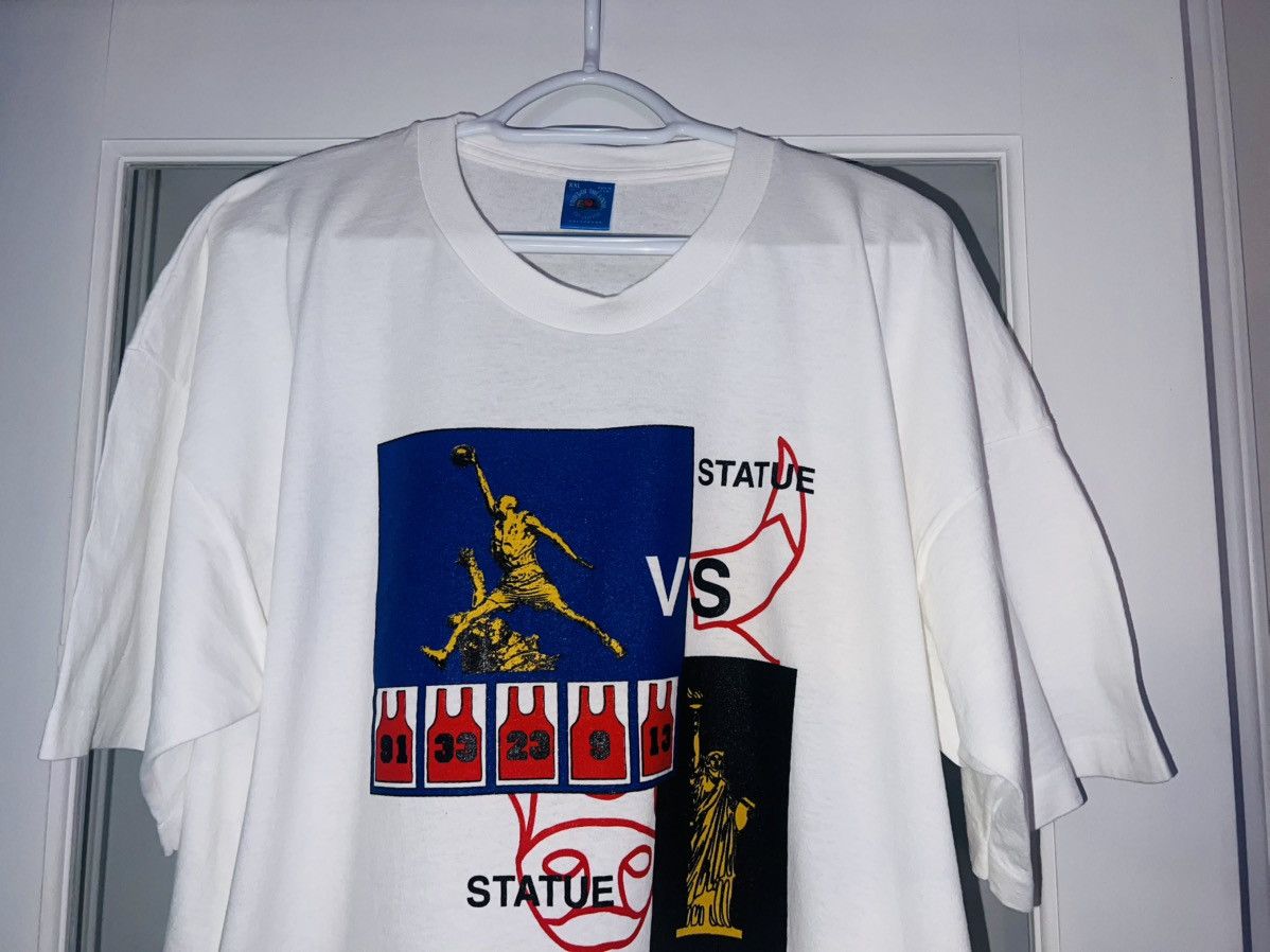 Fruit Of The Loom VTG Air Jordan 90s AOP ‘Statue vs Statue’ Single Stitch Size US XXL / EU 58 / 5 - 4 Thumbnail