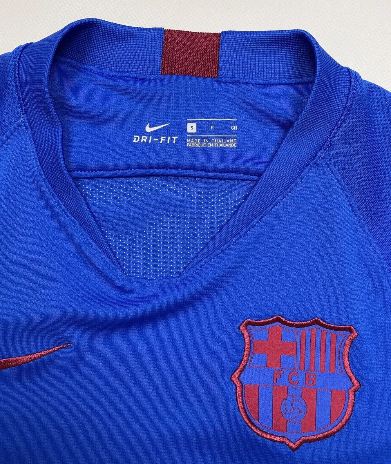 Nike FC BARCELONA TRAINING JERSEY SHIRT SOCCER FOOTBALL Size US S / EU 44-46 / 1 - 9 Thumbnail