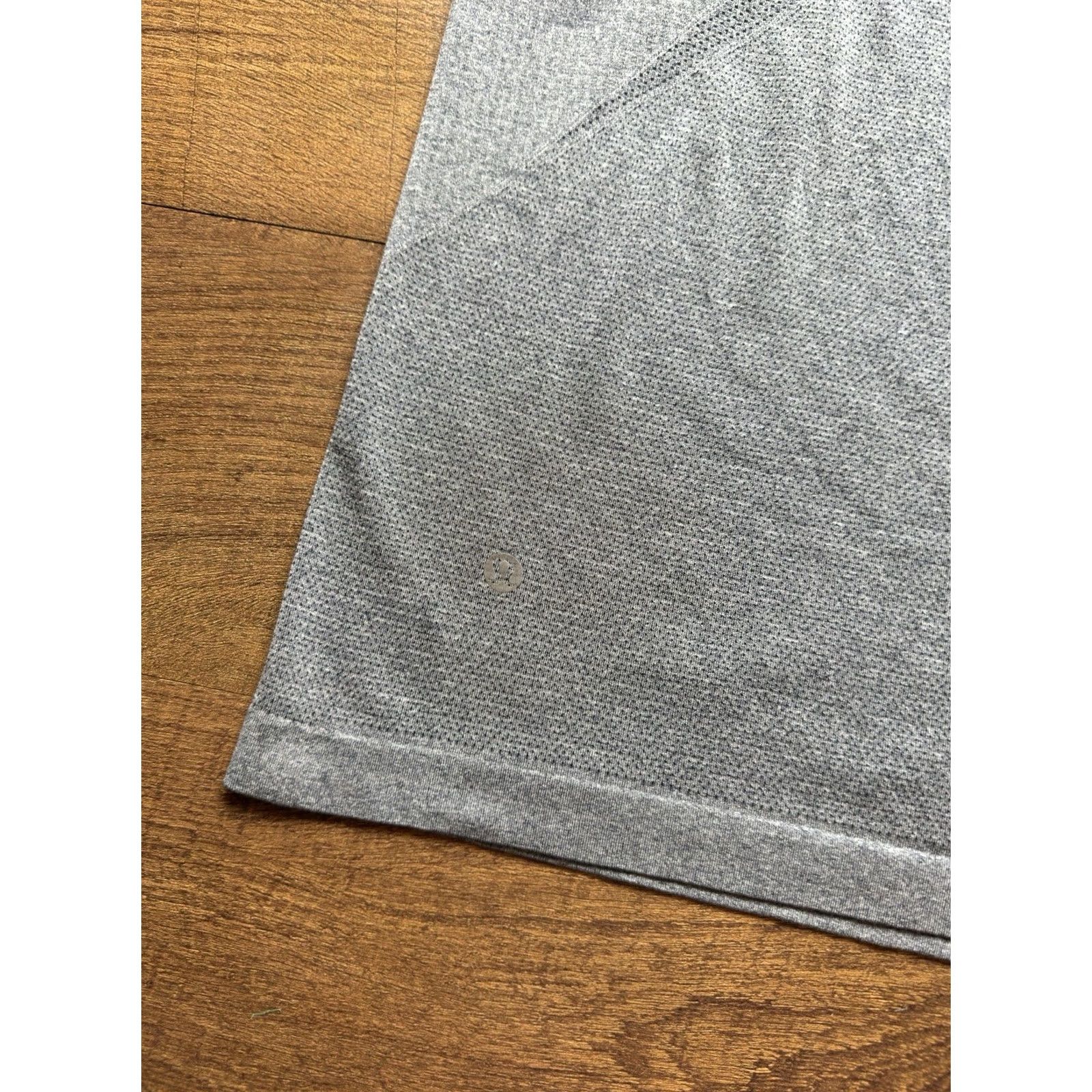Lululemon Lululemon 1/4 Zip Mens Medium Gray Performance Vented Lightweight Gym Running Shirt Size US M / EU 48-50 / 2 - 6 Thumbnail