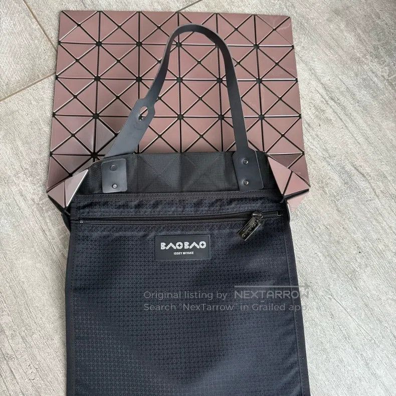 Issey Miyake Issey Miyake Milk Tea Color Six-Grid Shoulder Bag Size ONE SIZE - 8 Thumbnail