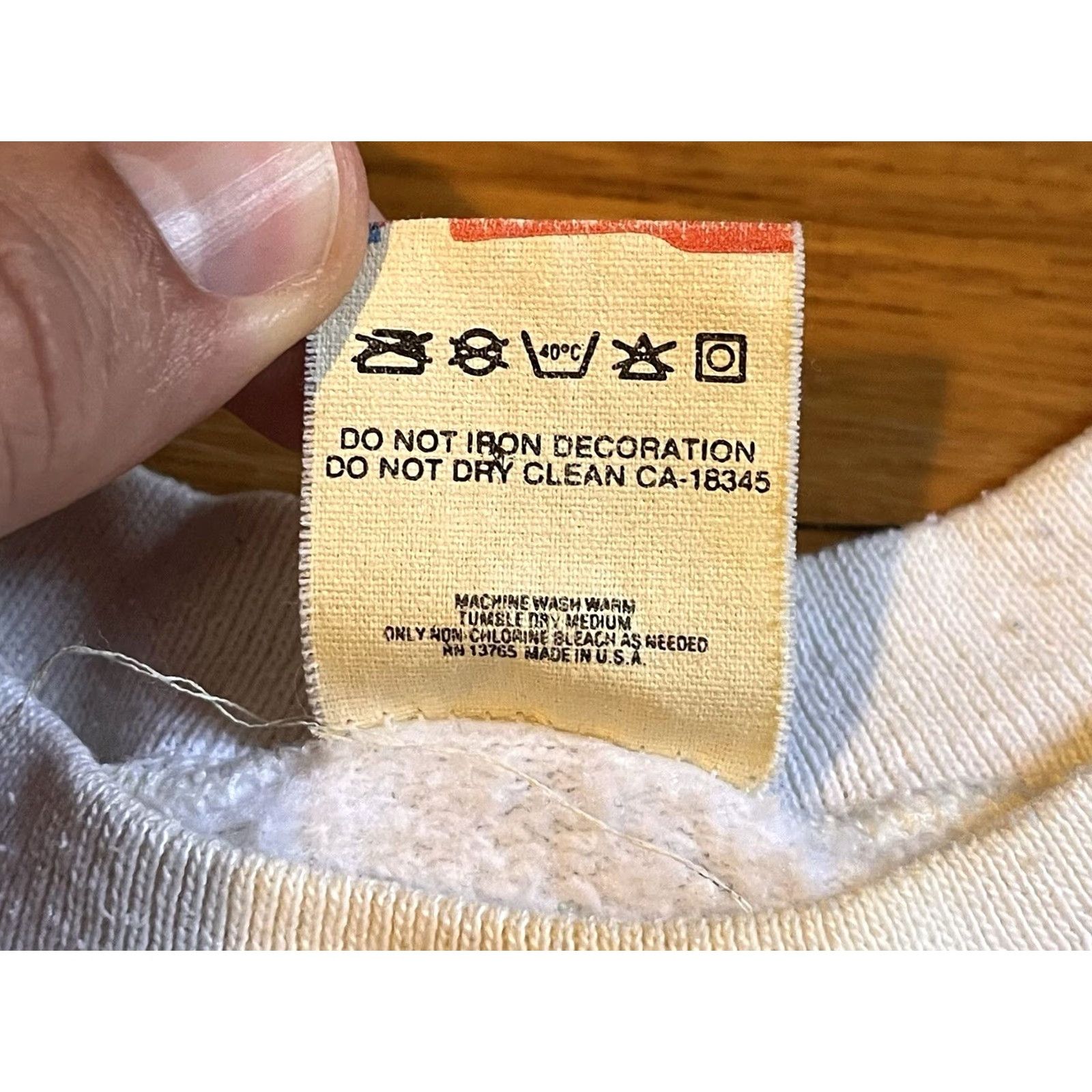 Fruit Of The Loom VINTAGE Love Bird 25 Cent Postage Stamp Sweatshirt Women’s Large White 1988 80s Size L / US 10 / IT 46 - 7 Thumbnail