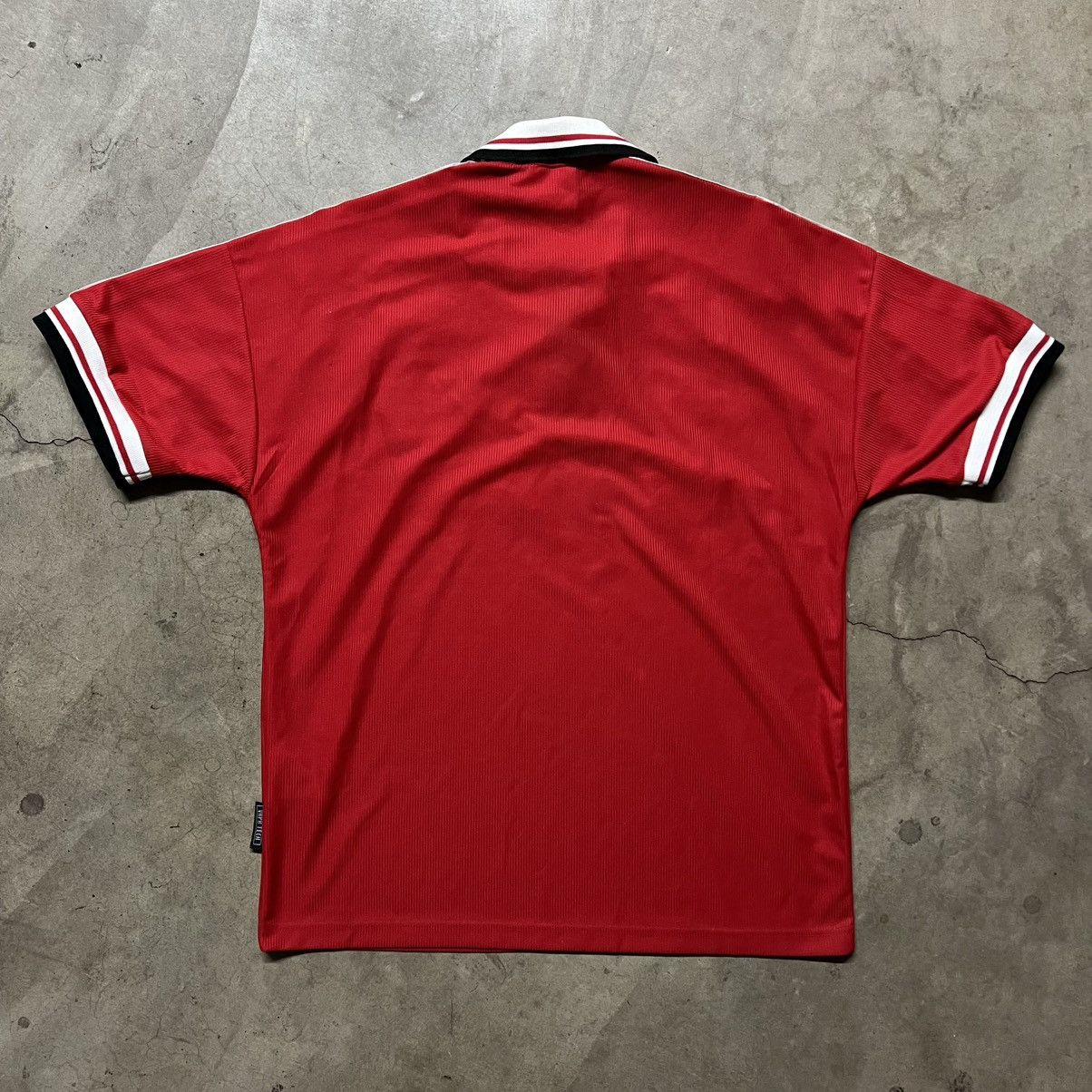 Umbro × Vintage Vintage 90’s FIFA Manchester United Umbro Soccer Jersey Size US L / EU 52-54 / 3 - 8 Thumbnail