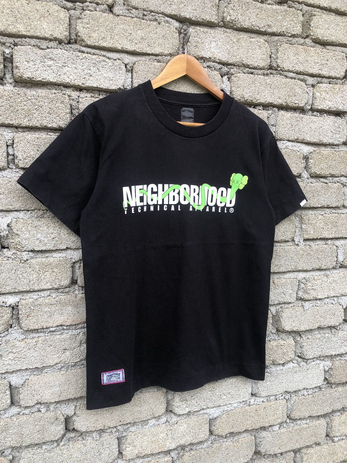 Japanese Brand Vintage Neighbourhood X Kaws Original Fake Tshirt Size US M / EU 48-50 / 2 - 4 Thumbnail