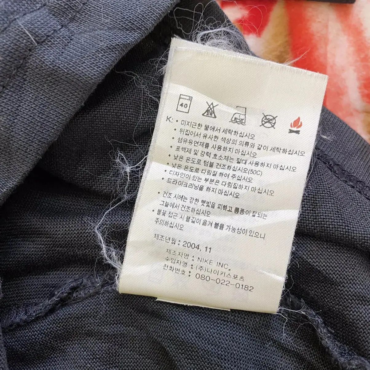 Nike Vintage NIKE ACG All Condition Gear Reflective Logo Tee Size US M / EU 48-50 / 2 - 8 Thumbnail