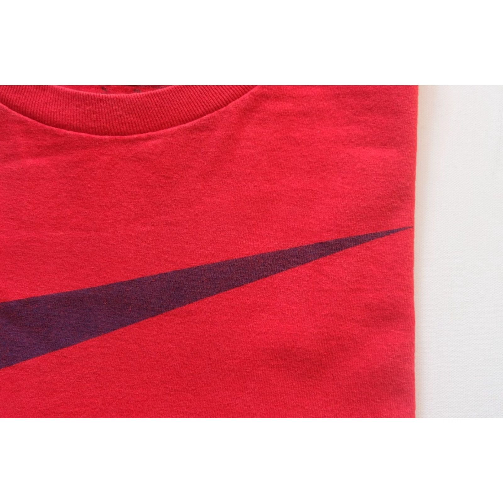 Nike VINTAGE NIKE SPORTSWEAR T-Shirt XL Red 100% Cotton Graphic Big Swoosh Retro Y2K Men’s Shirt Size US XL / EU 56 / 4 - 5 Thumbnail