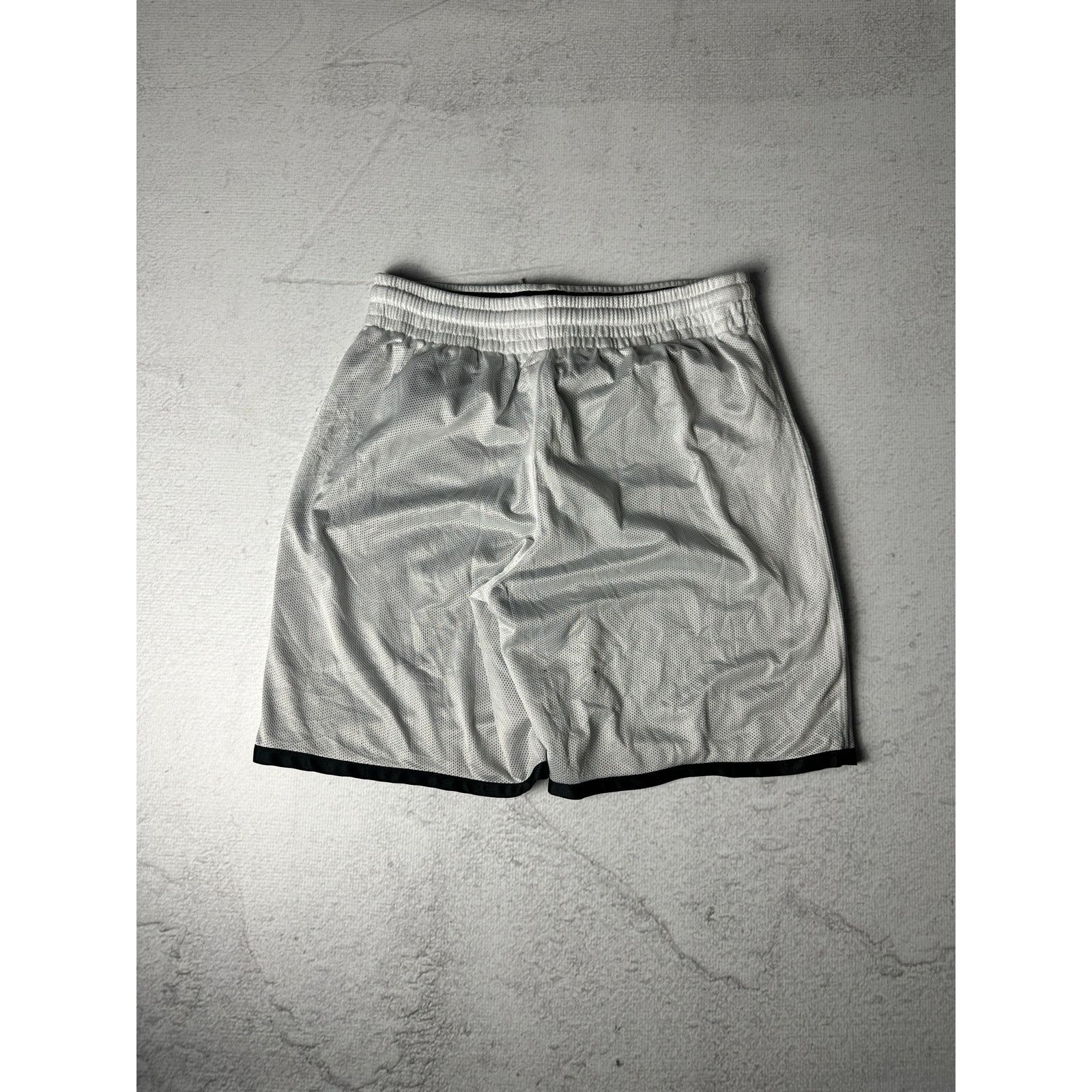 Nike Vintage Nike White Basketball Shorts - Men's Large Sized Size US 32 / EU 48 - 2 Thumbnail