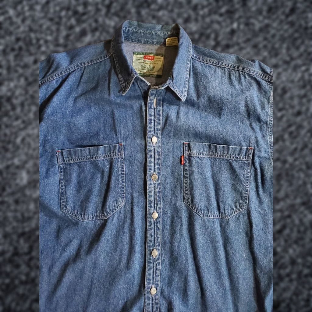 Levi's VINTAGE Levi's Denim Button-Up Shirt Men's Large Blue 90s Casual Workwear Long Sleeve Collared Shirt Men - Regular Fit Size US L / EU 52-54 / 3 - 1 Thumbnail