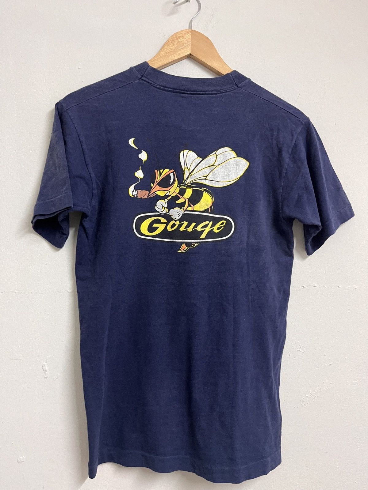 Hook-Ups vintage 90s GOUGE skateboards smoking bee shirts Size US S / EU 44-46 / 1 - 1 Thumbnail