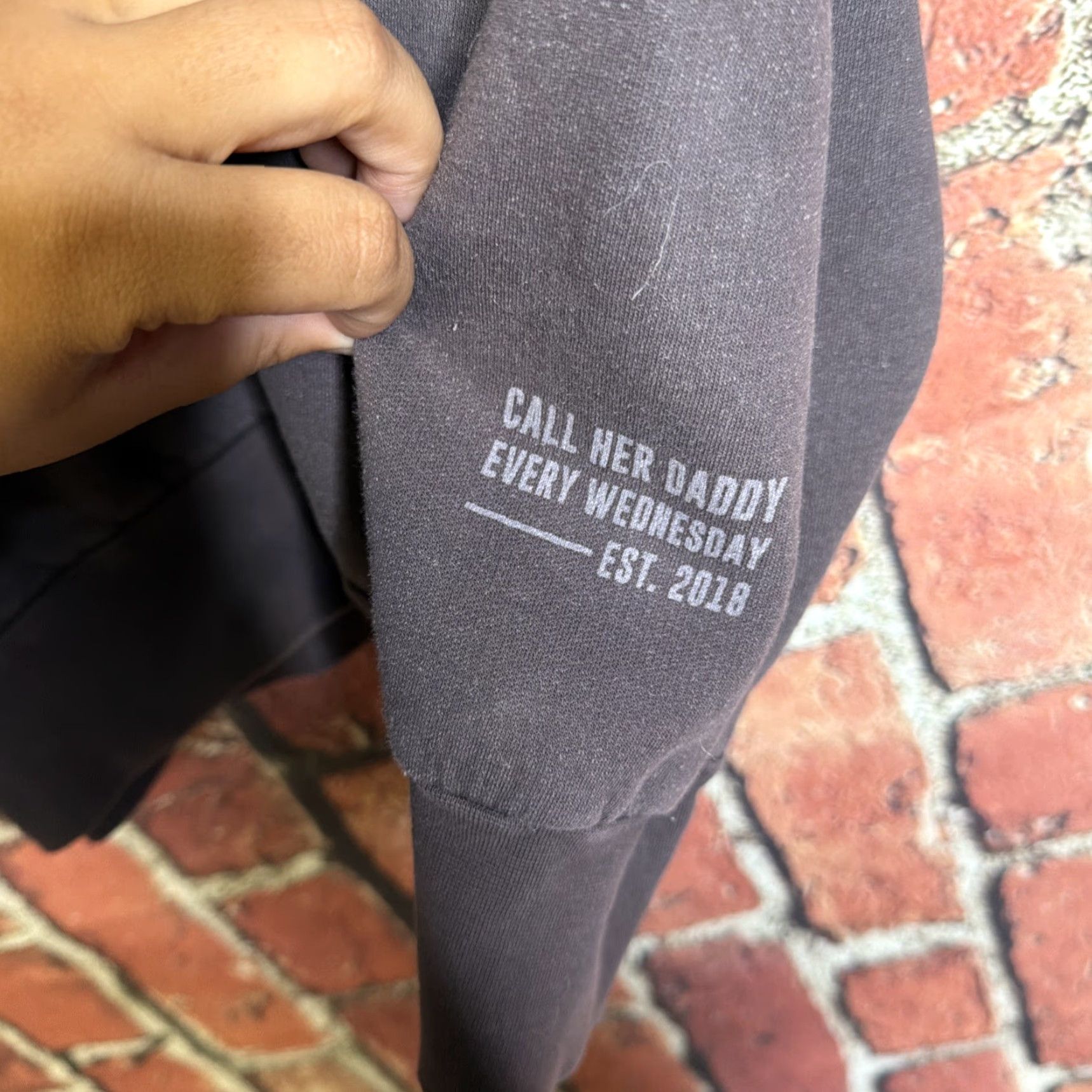 Vintage CALL HER DADDY UNWELL Hoodie Gray M Men Pullover Hooded Graphics Print Pockets Regular Size Fabric Fleece Logo - 90s? Size US M / EU 48-50 / 2 - 3 Thumbnail