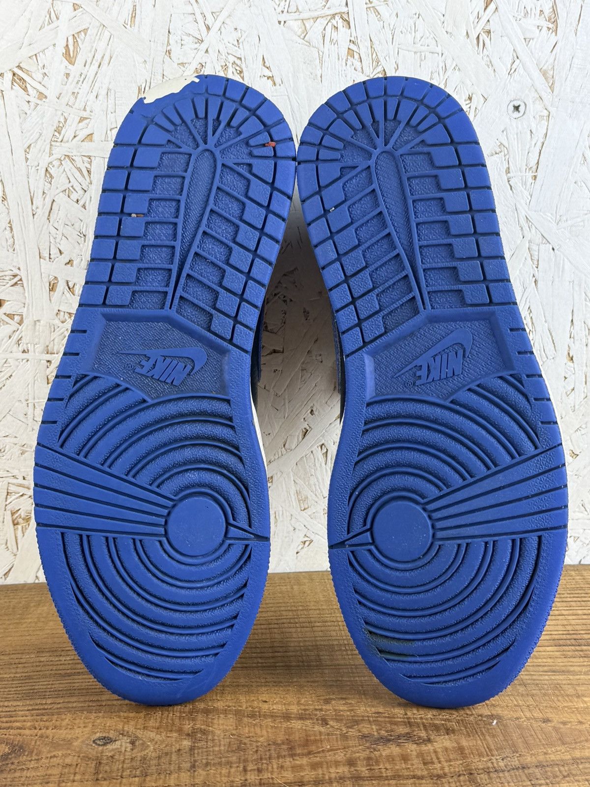 Jordan Brand Jordan 1 Mid Black Hyper Royal Blue Sneakers 554724-068 US8 Size US 8 / EU 41 - 15 Thumbnail