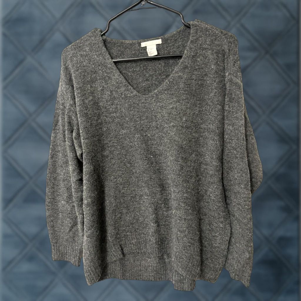 H&M H&M Womens Pullover Sweater Gray Long Sleeve V Neck XS Size XS / US 0-2 / IT 36-38 - 1 Thumbnail