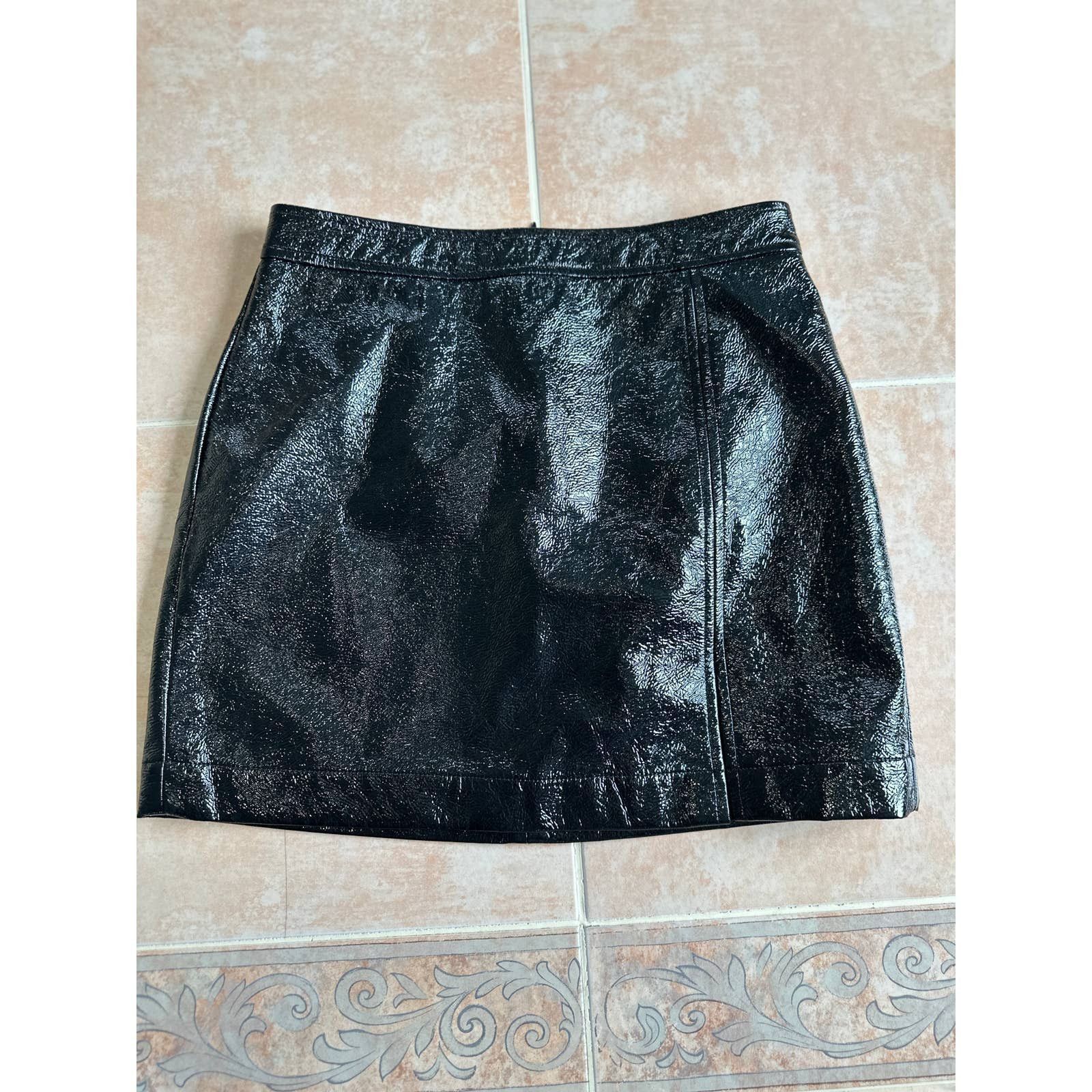 Aritzia Wilfred Black Worn once wrinkle faux leather mini skirt sz 8 Size 30" / US 8 / IT 44 - 1 Thumbnail