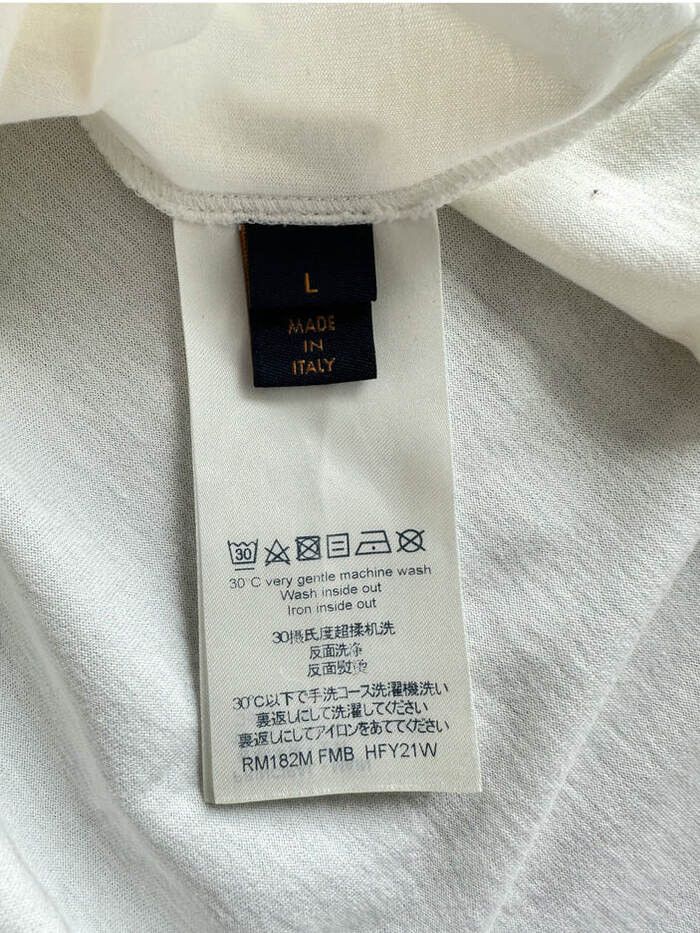 Louis Vuitton Louis Vuitton T-shirt Size US L / EU 52-54 / 3 - 4 Thumbnail