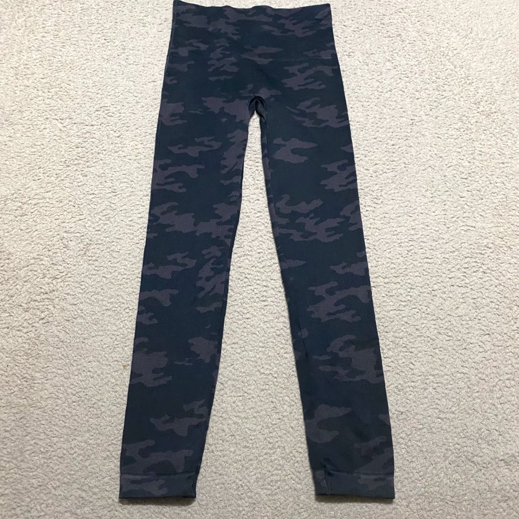 Spanx Spanx Womens Leggings S Gray Black Camo Look at Me Now Seamless Stretch Size 28" / US 6 / IT 42 - 2 Thumbnail