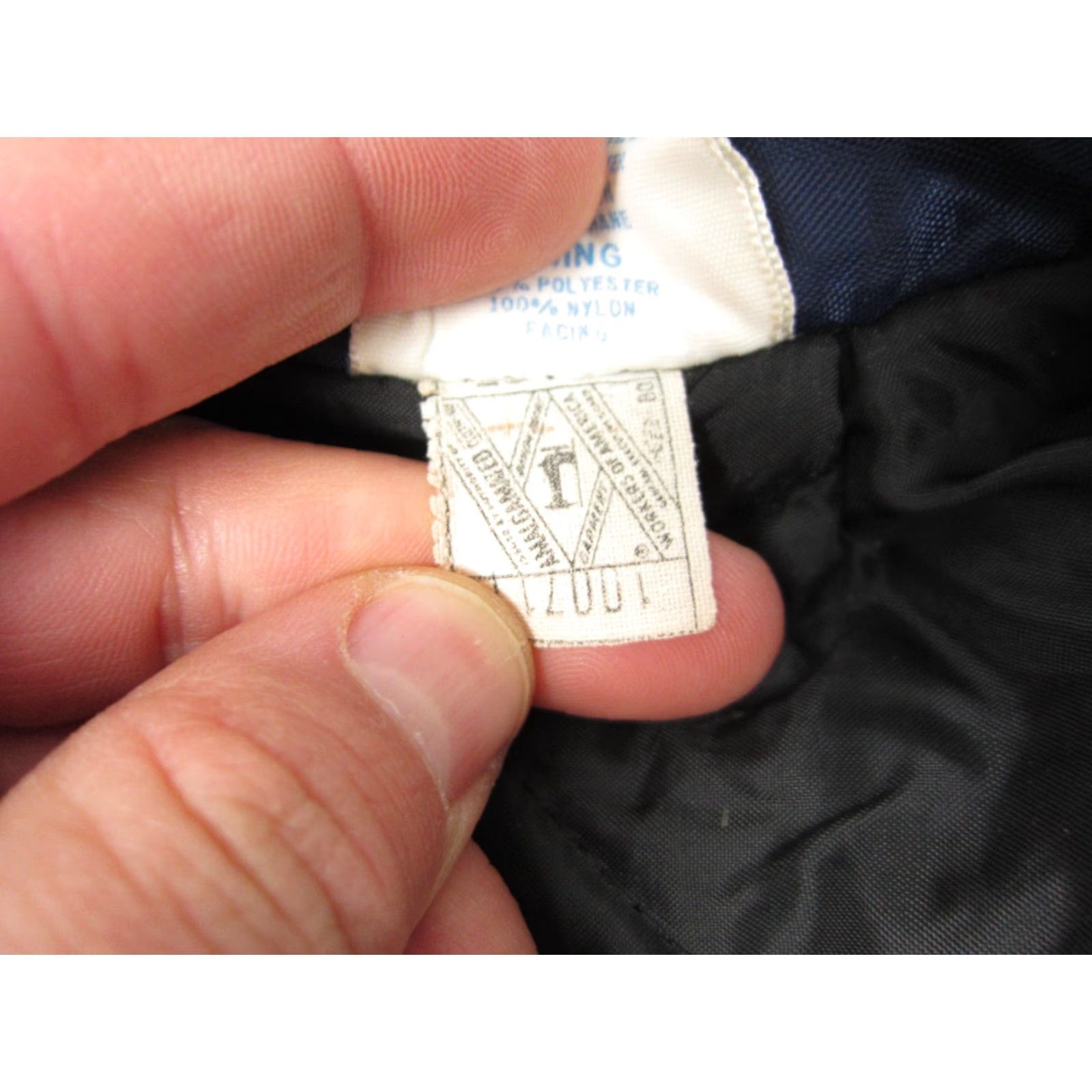 Vintage VINTAGE Unitog Jacket Mens Large Blue Bomber Jacket Zip Up Quilted Lined N/A 80s Outdoor Workwear Logo Canvas Nylon Jacket Size US L / EU 52-54 / 3 - 5 Thumbnail