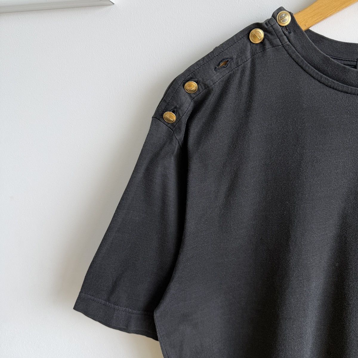 Gucci SS94 Gucci by Tom Ford Gold Button Tee Shirt Size US M / EU 48-50 / 2 - 3 Thumbnail