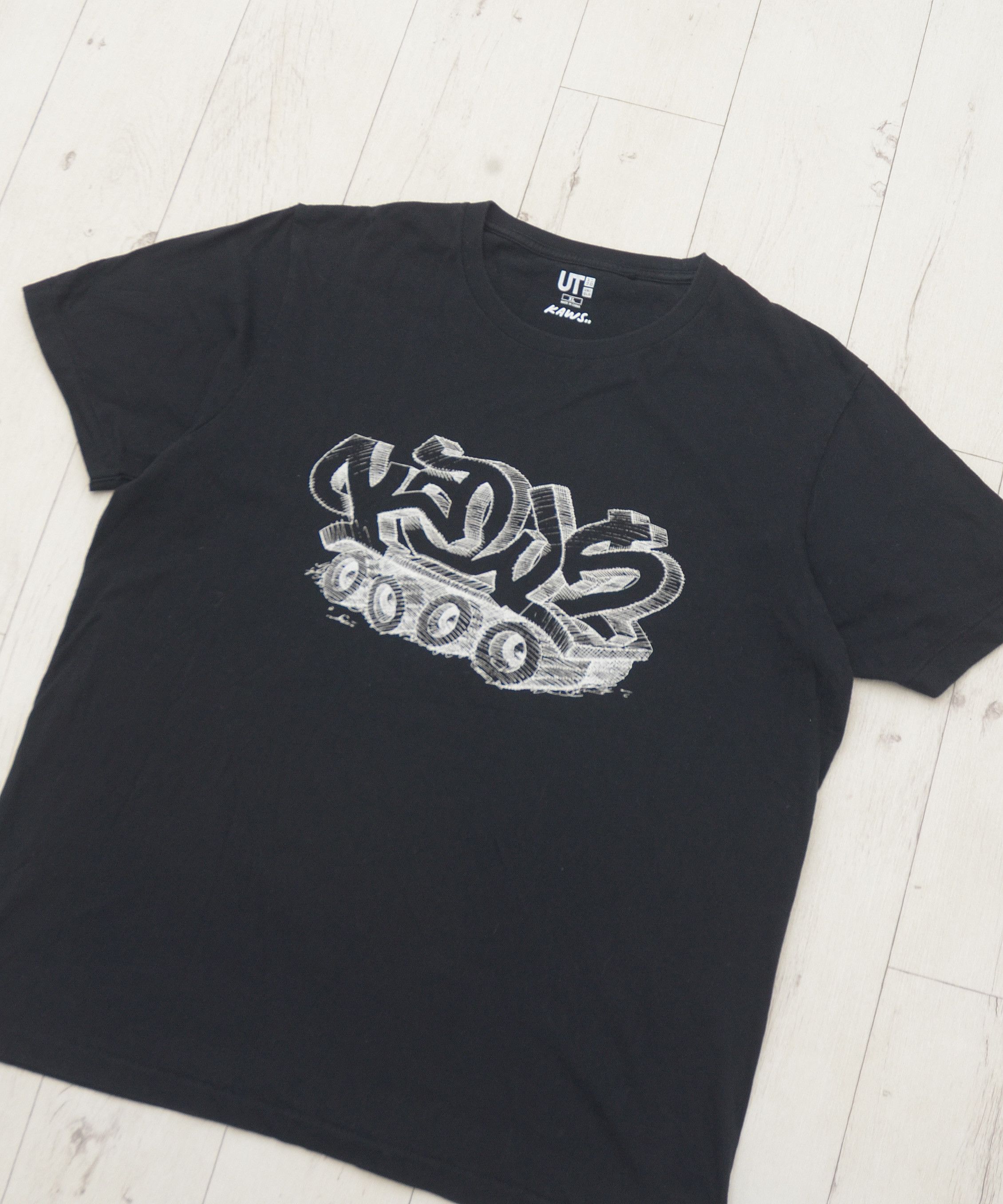 Kaws × Uniqlo Kaws x Uniqlo UT Graffiti Tank Black T-Shirt L size Size US XL / EU 56 / 4 - 2 Thumbnail