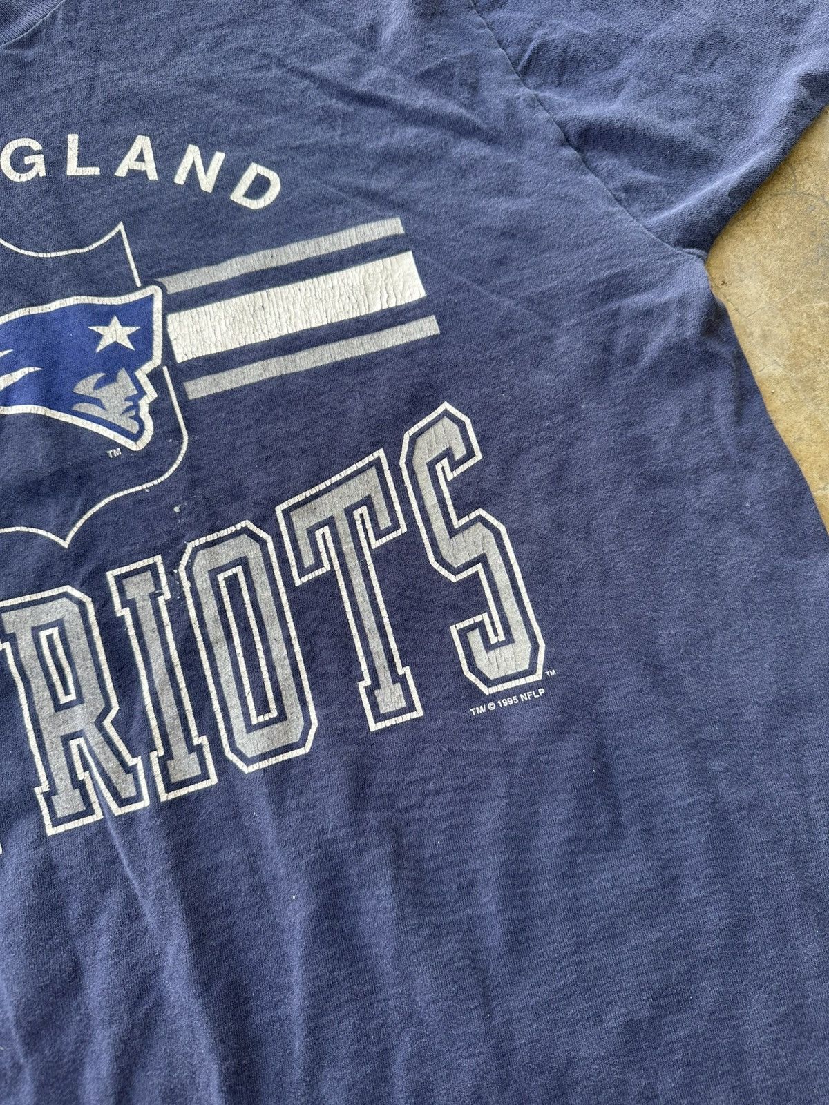 NFL Vintage 1995 NFL single stitch new England patriots tee Size US XL / EU 56 / 4 - 2 Thumbnail