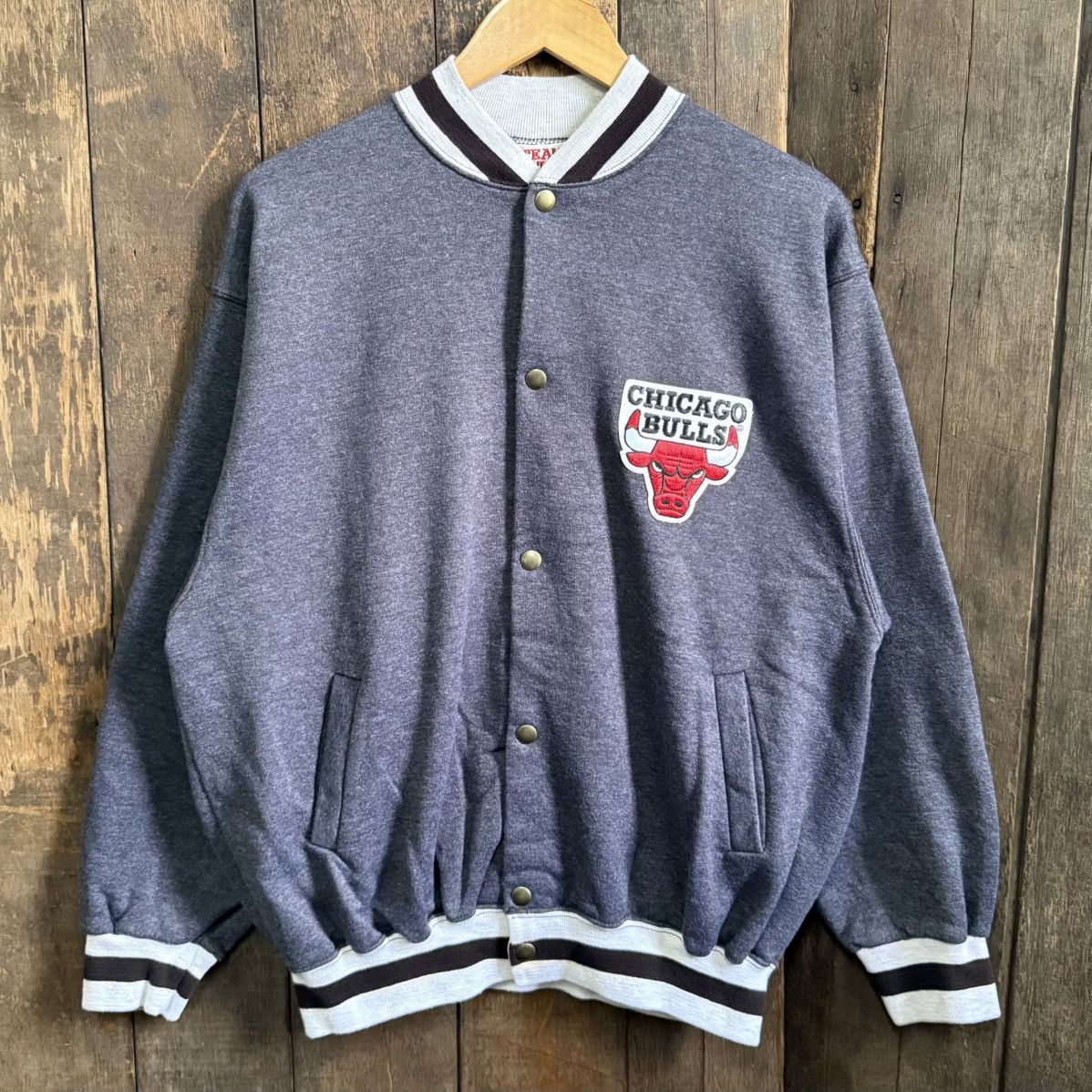 Universal Overall Chicago Vintage 90's Chicago Bulls Varsity Jacket Size US L / EU 52-54 / 3 - 2 Thumbnail