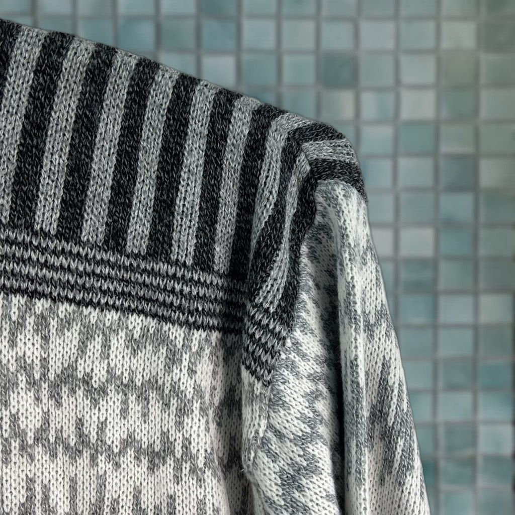 Vintage VINTAGE Freebee I.C.E Geometric Pullover Sweater Men’s L Grey UK Made Size US L / EU 52-54 / 3 - 1 Thumbnail