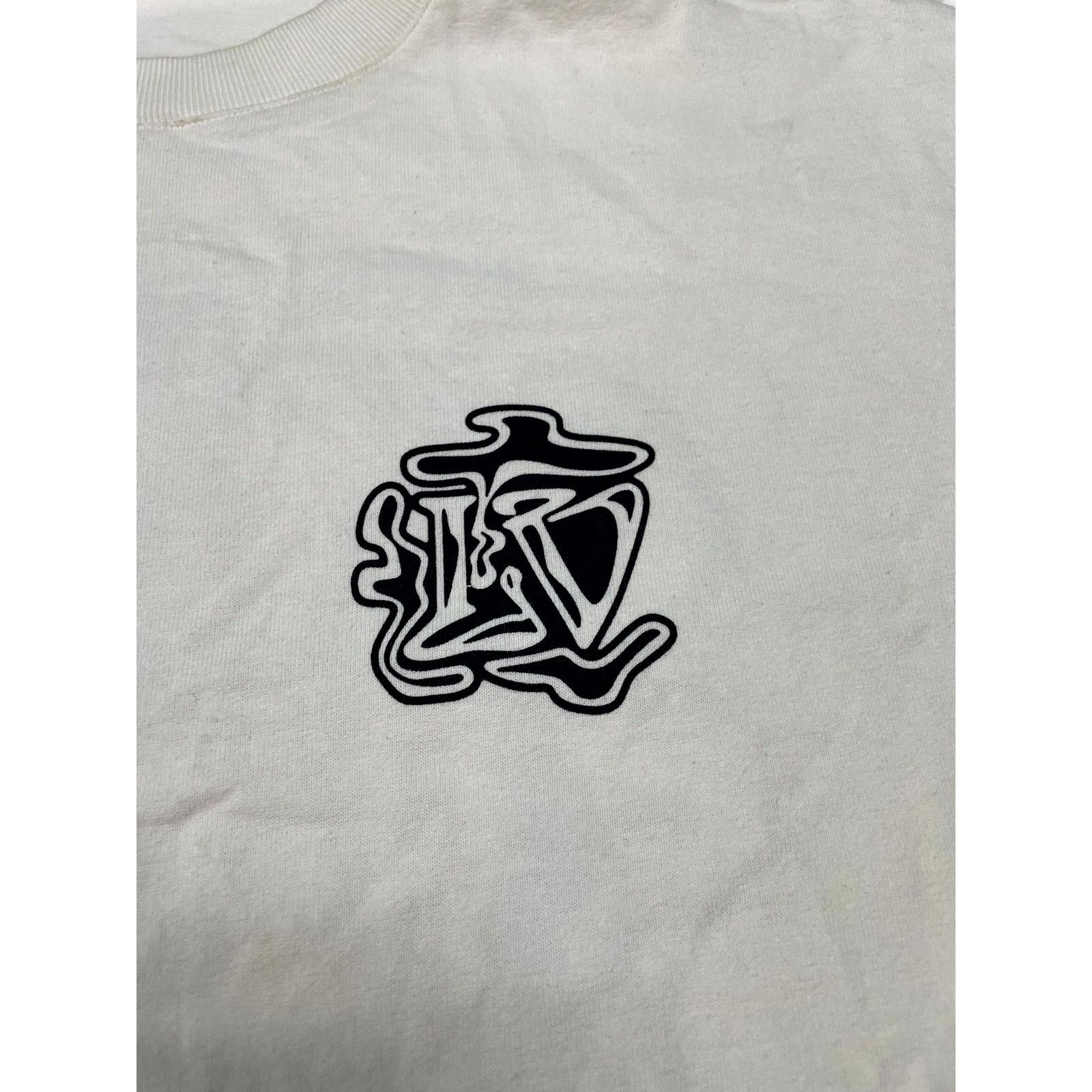 Louis Vuitton Louis Vuitton Smoke Logo White Tee Size US L / EU 52-54 / 3 - 2 Thumbnail